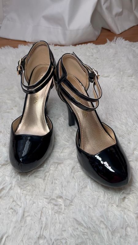 Beautiful black heels 

#LTKWorkwear #LTKShoeCrush #LTKStyleTip