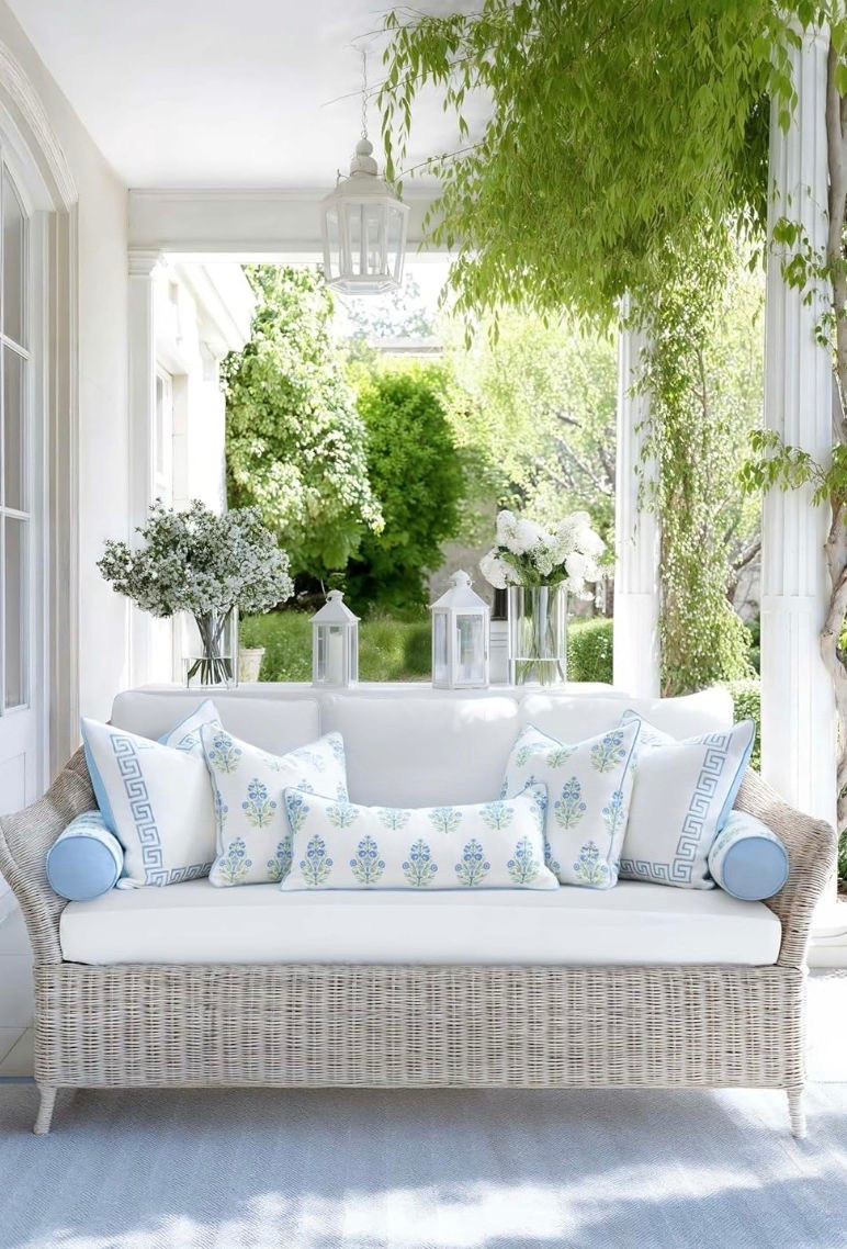 The cutest Grandmillennial style outdoor/indoor pillows 🩵👒


#LTKFindsUnder50 #LTKHome