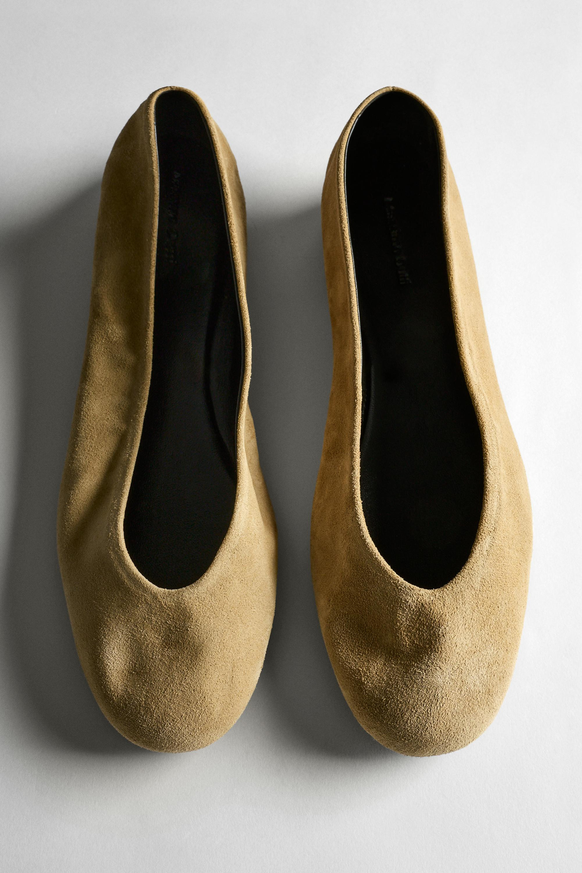 Split leather ballet flats | Massimo Dutti UK