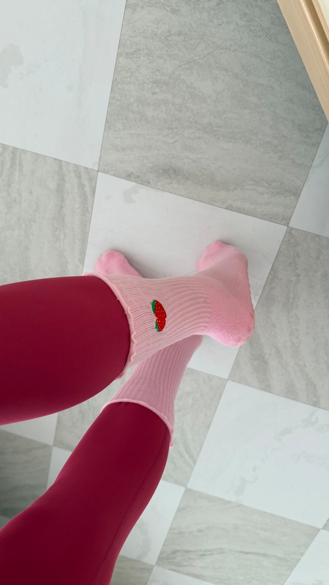 The cutest little workout socks 🍓

#amazon #gripsocks #pilates

#LTKdayinmylife #LTKfitnessgoals #LTKmorningroutine