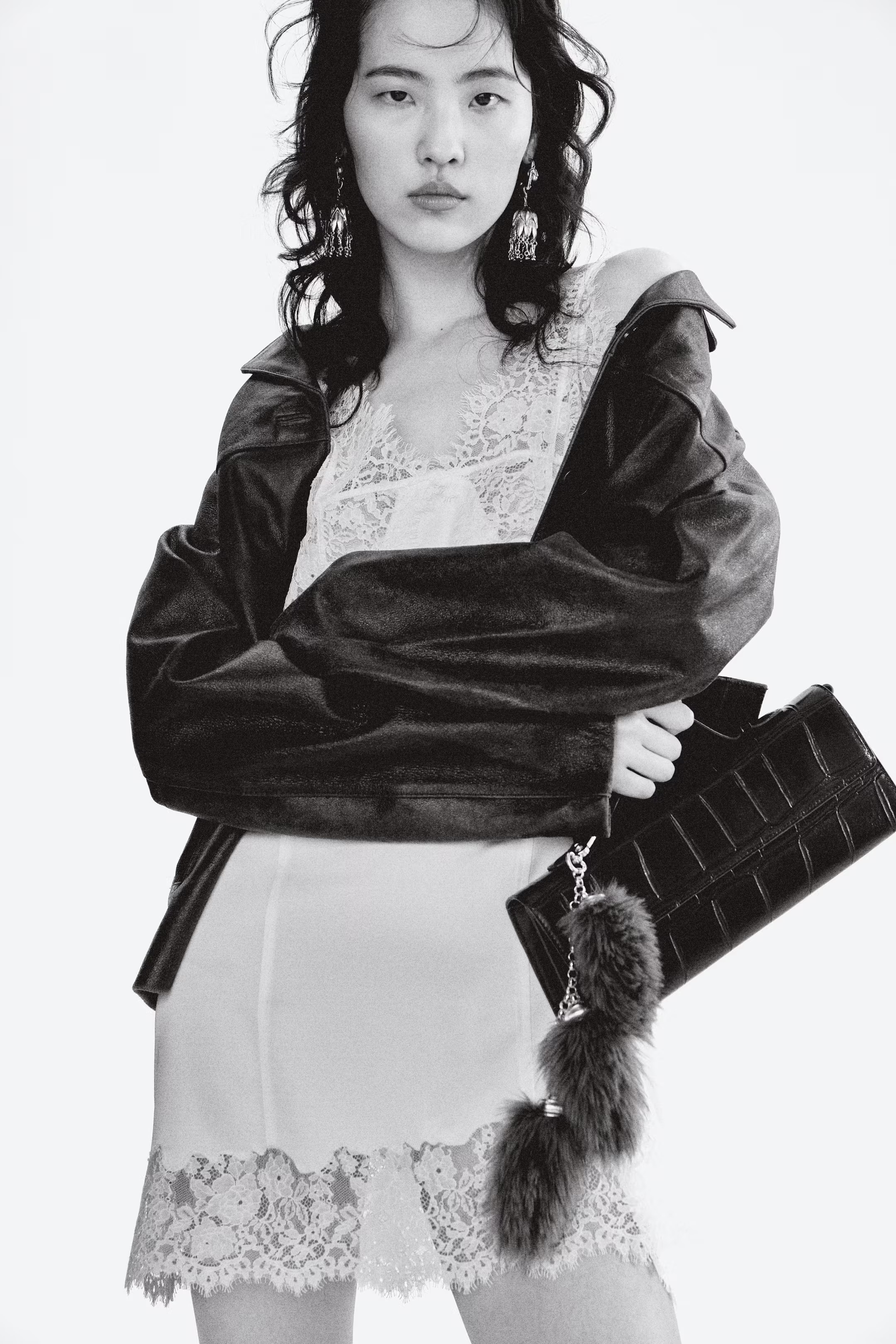 Satinkleid mit Spitzenbesätzen | H&M (DE, AT, CH, NL, FI)