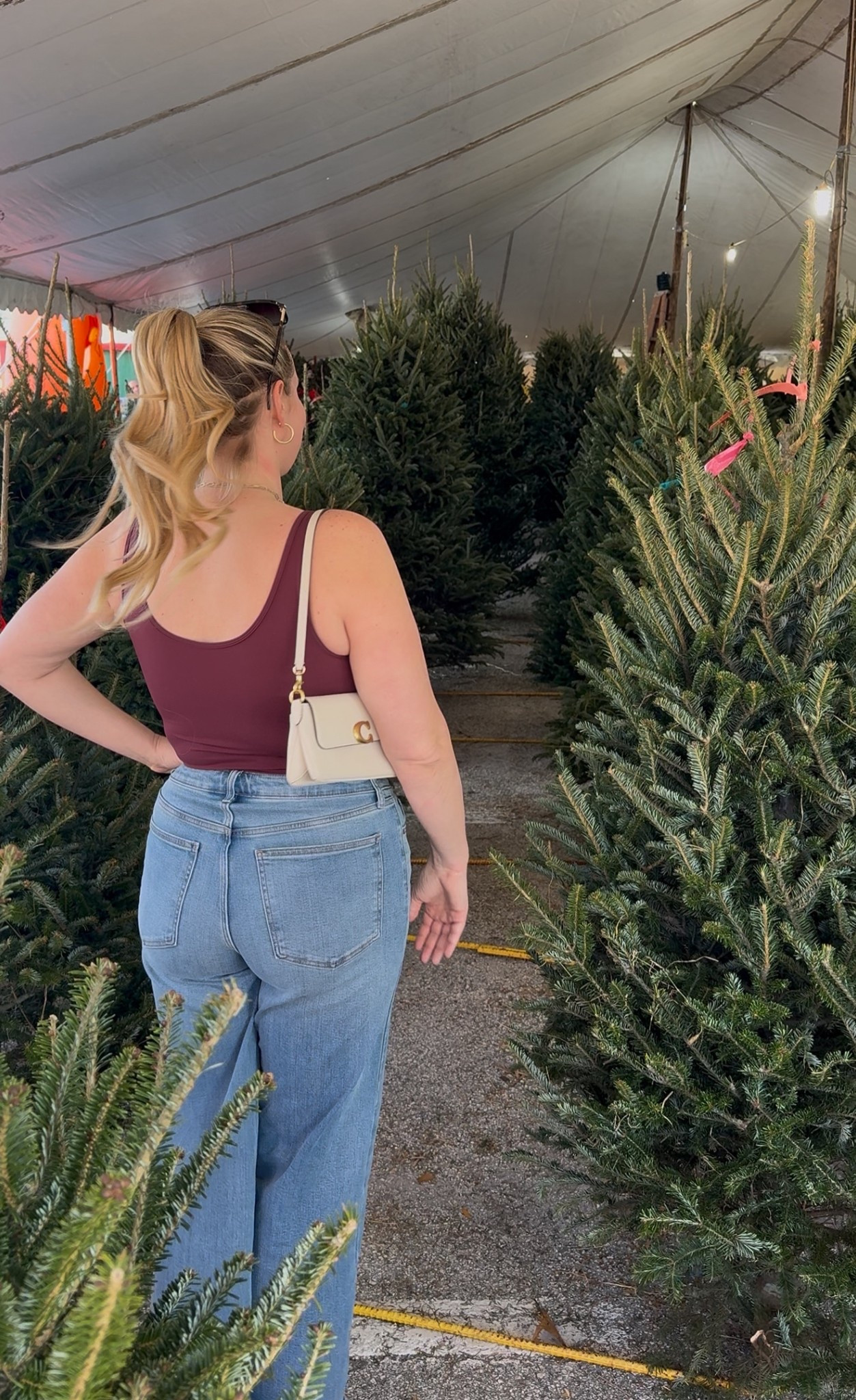 Christmas tree farm fit but make it Florida weather 

#LTKFindsUnder50 #LTKMidsize #LTKHoliday