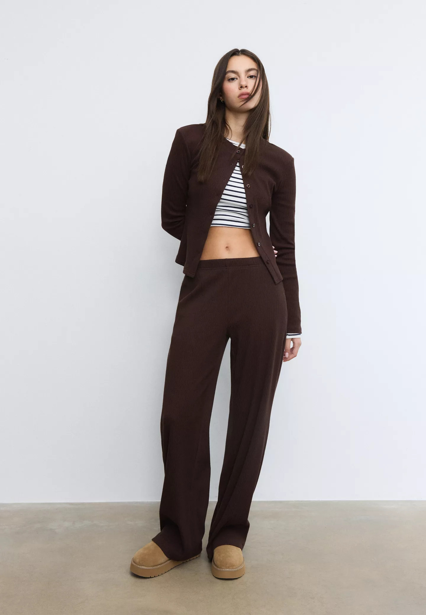 Long knit trousers - Women's fashion | Stradivarius United Kingdom | Stradivarius (UK)