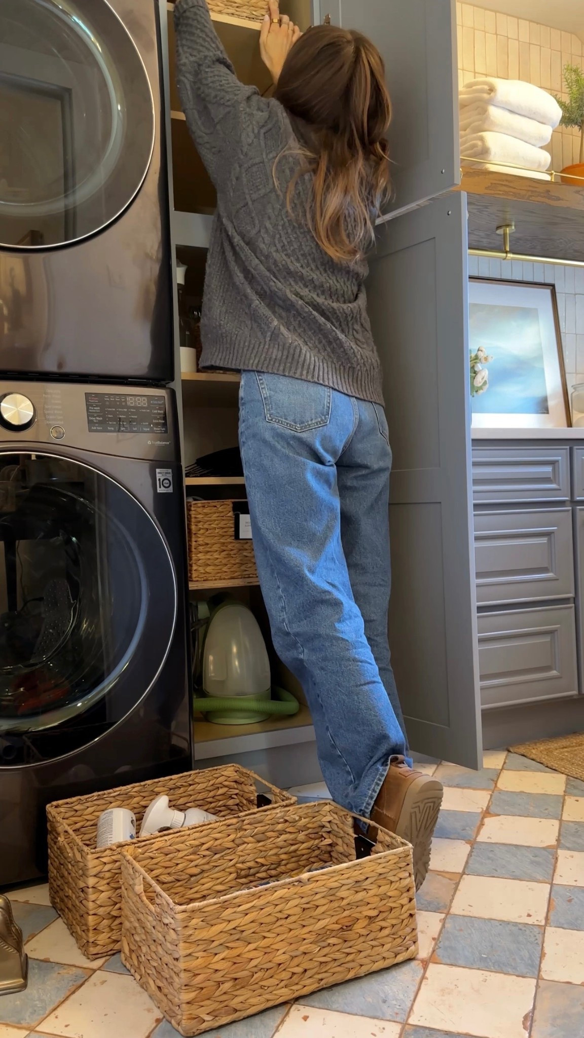 Outfit as seen in organization vlog ✨ (Sweater - small / Jeans - 25R)


#LTKdayinmylife #LTKootd #LTKHome