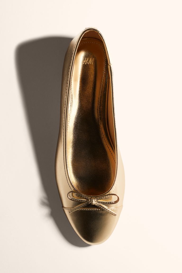 Ballet Flats - Low heel - Beige/black - Ladies | H&M US | H&M (US + CA)