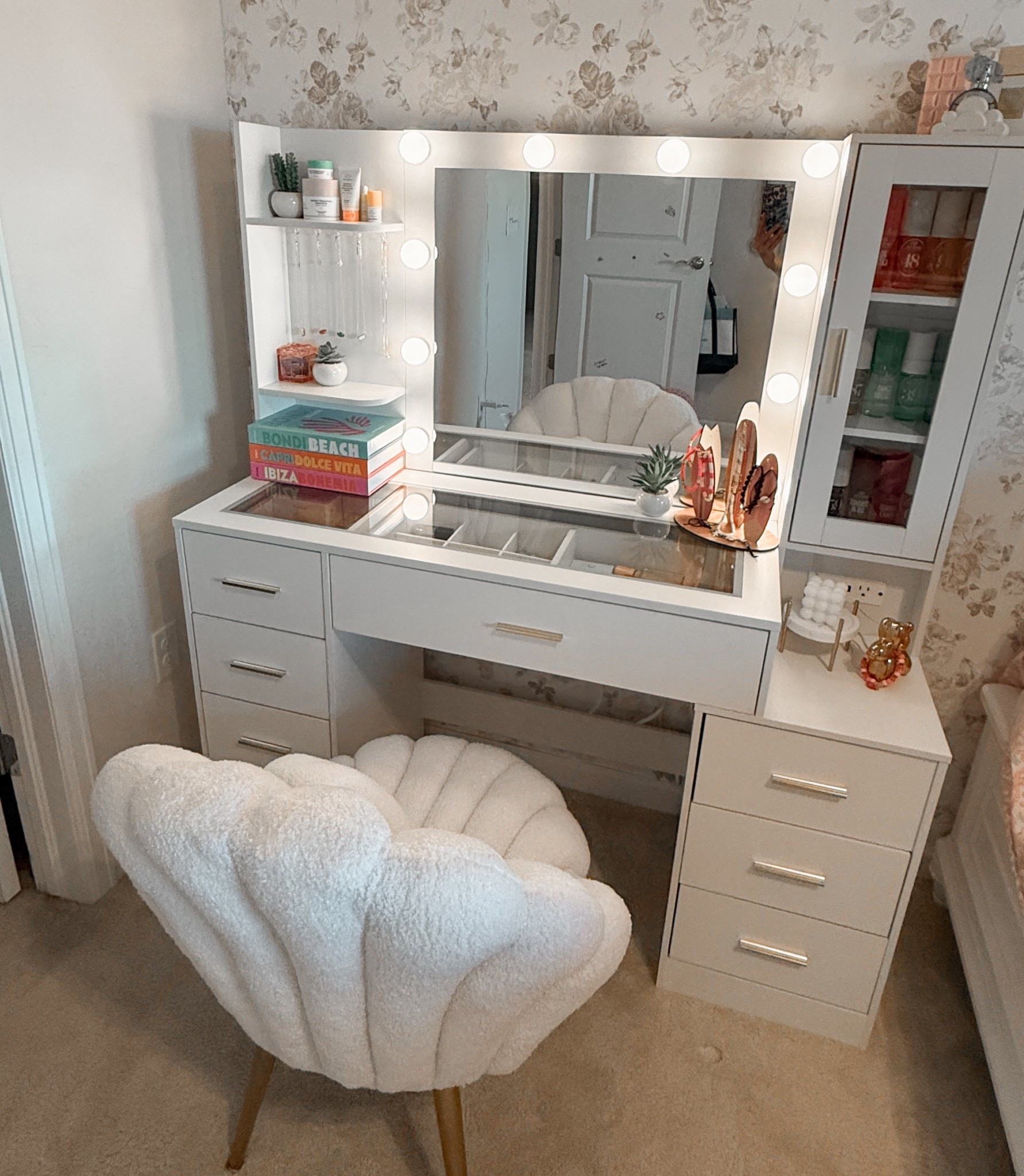 Lila’s Vanity

#vanity #lightupvanity #teenbedroom #tweenbedroom #teenmakeup #teenskincare #preppybedroom #preppyteengirlroom #wayfair #drunkelephant #glowrecipe #soldejaneiro #laneige #byoma #bubbleskincare #fentebeauty #benefitcosmetics #treehut #elf #touchland #teengirlvanity 

#LTKBeauty #LTKKids #LTKHome