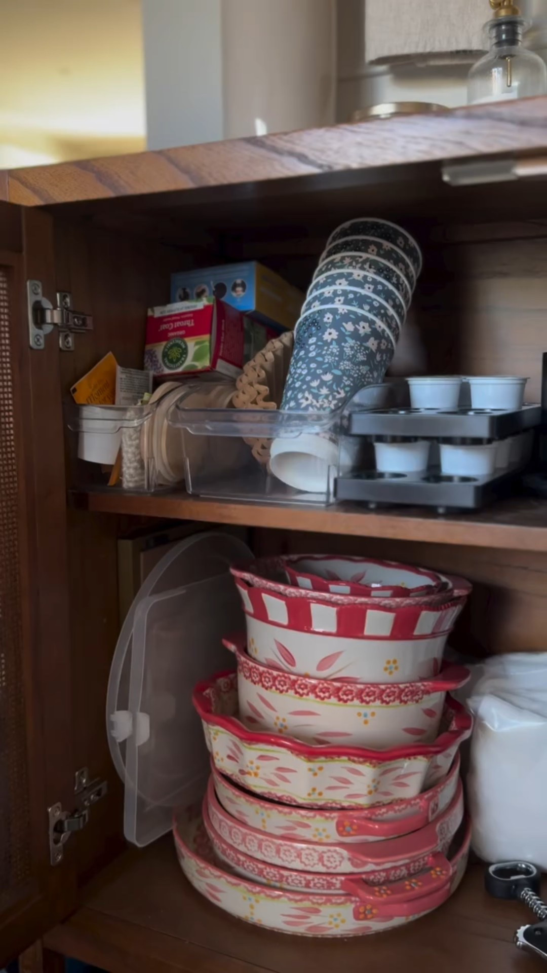 organizing our tea & coffee station was a must. It turned into a mess of random teas and baggies, and this @thecontainerstore Everything Tea Bag Drawer Organizer has completely transformed this shelf! 😍✨

#thecontainerstoreambassador #aclassyfashionista #thecontainerstore #kitchenorganization #homeinspiration