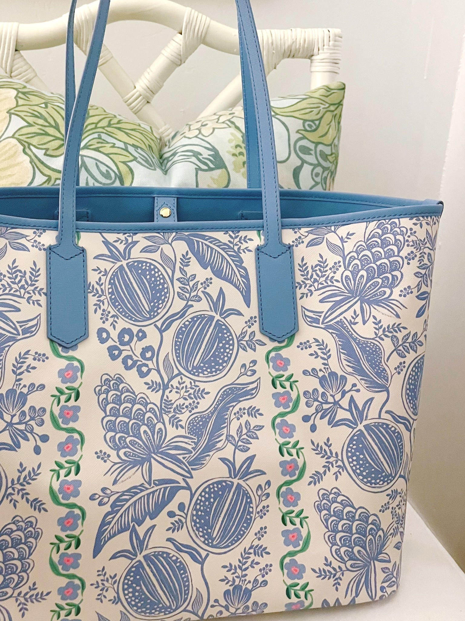 My favorite spring tote on MAJOR sale today! 🌸🌷🎀💛🌼☀️
More than 50% off!

#LTKFindsUnder100 #LTKSpringSale #LTKSaleAlert