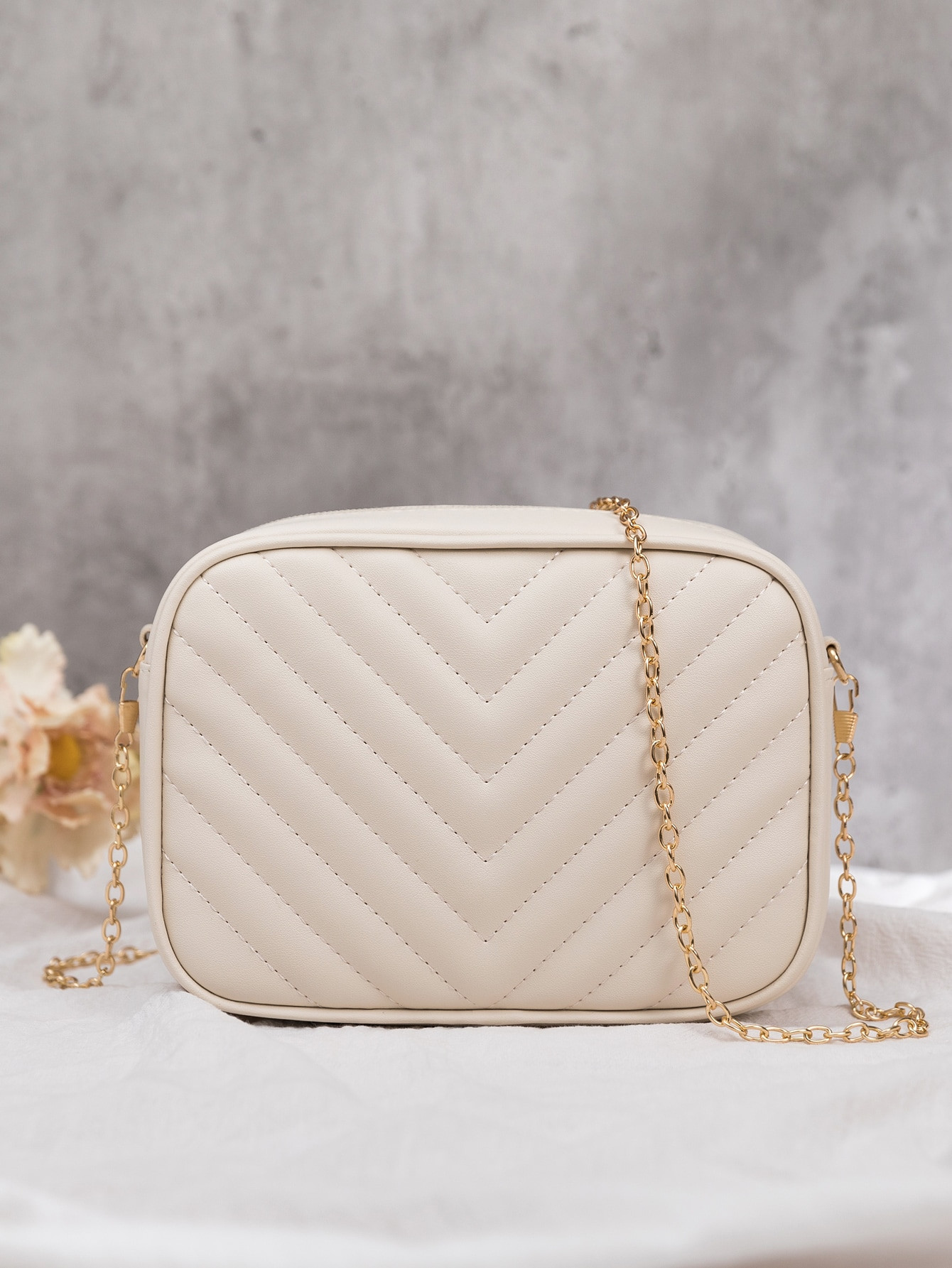 Chevron Chain Crossbody Bag | SHEIN