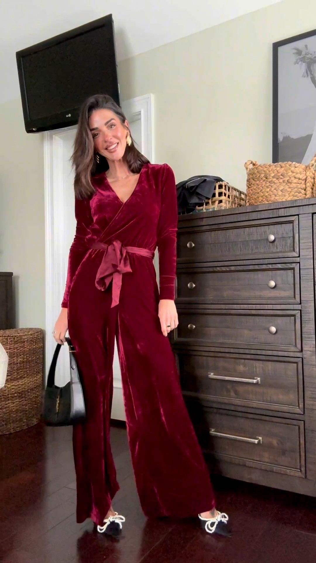 POV: It’s November.
Holiday party season is basically tomorrow, and VICI understood the assignment. Wearing XS — use code SARAL30 xx

#LTKParties #LTKHoliday #LTKPetite