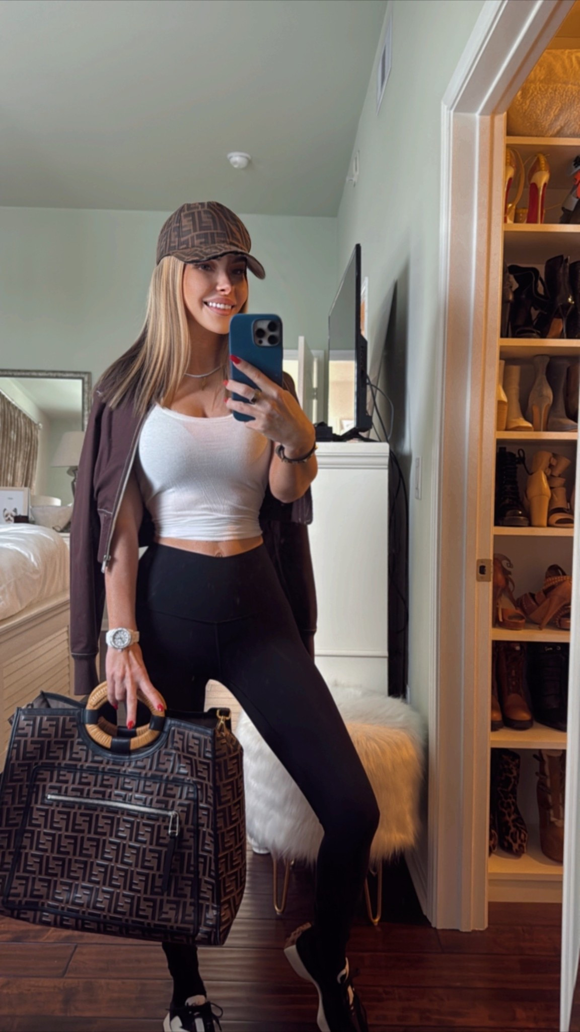 Casual chic; but make it fashion! Who said you can’t make yoga pants look bougie? 

#LTKSeasonal #LTKSummerEdit #LTKStyleTip