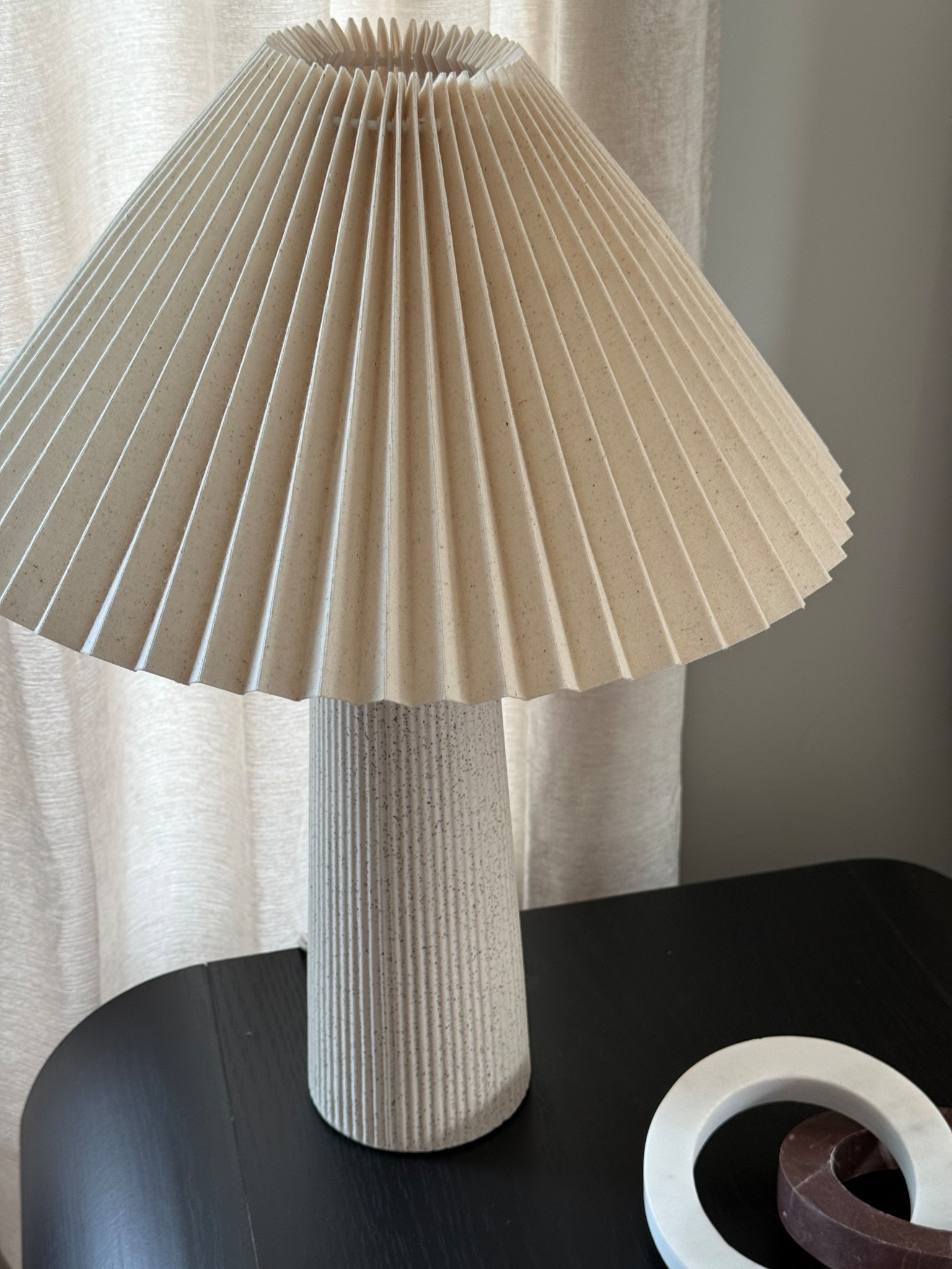 Beautiful fluted neutral lamp 💡 


Lamp, neutral lighting, bedroom lighting 


#LTKHome #LTKSeasonal