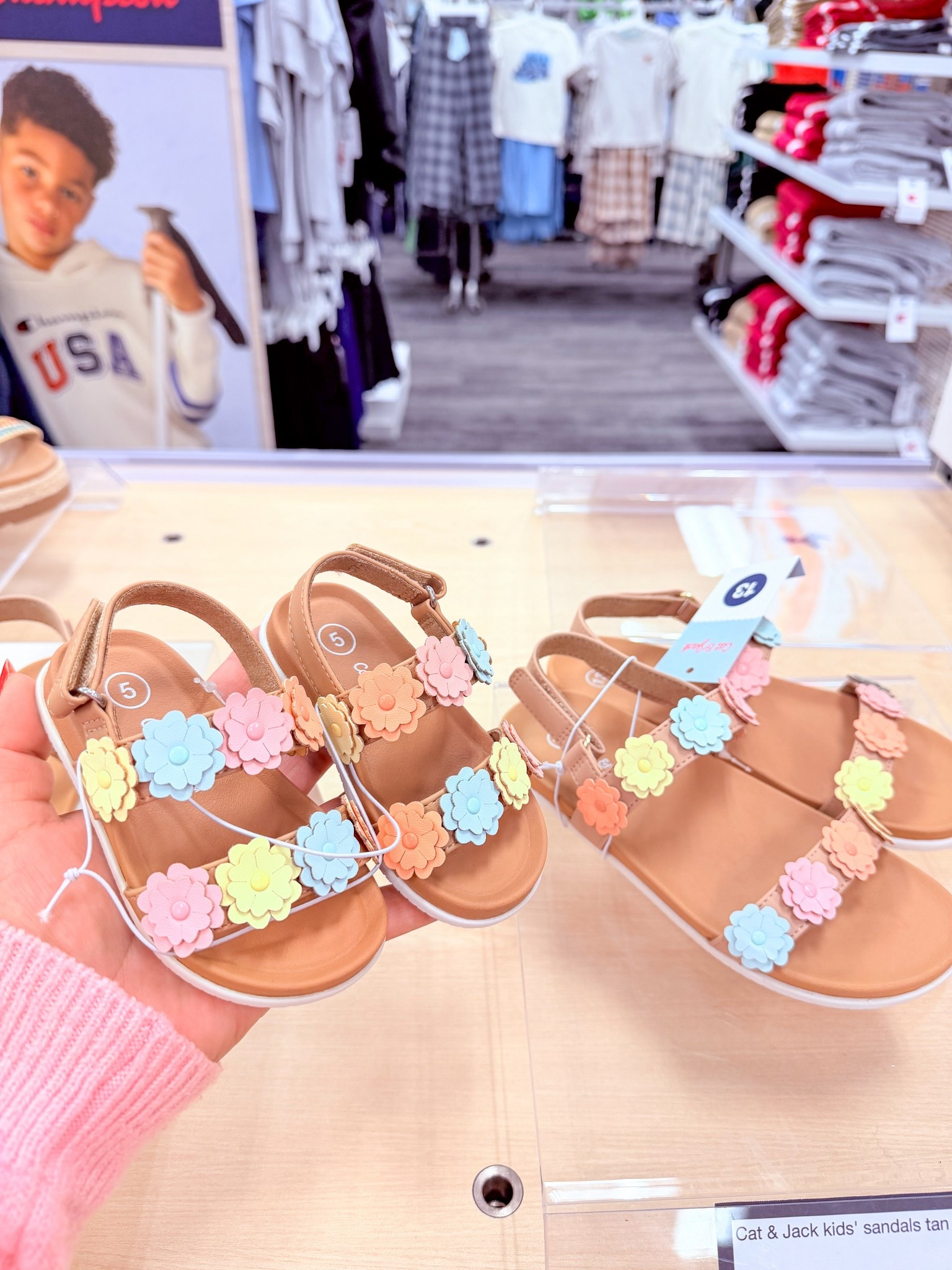 Target Circle Bonus: Save $10, when you spend $40 on select Kids’ Styles
Limit 1-time use ∙ Expires Feb 17!! 

#LTKSaleAlert