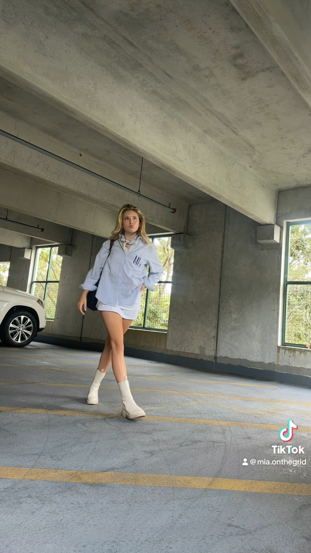 The best fitting monogrammed oxford🤌

#LTKU #LTKVideo #LTKSeasonal