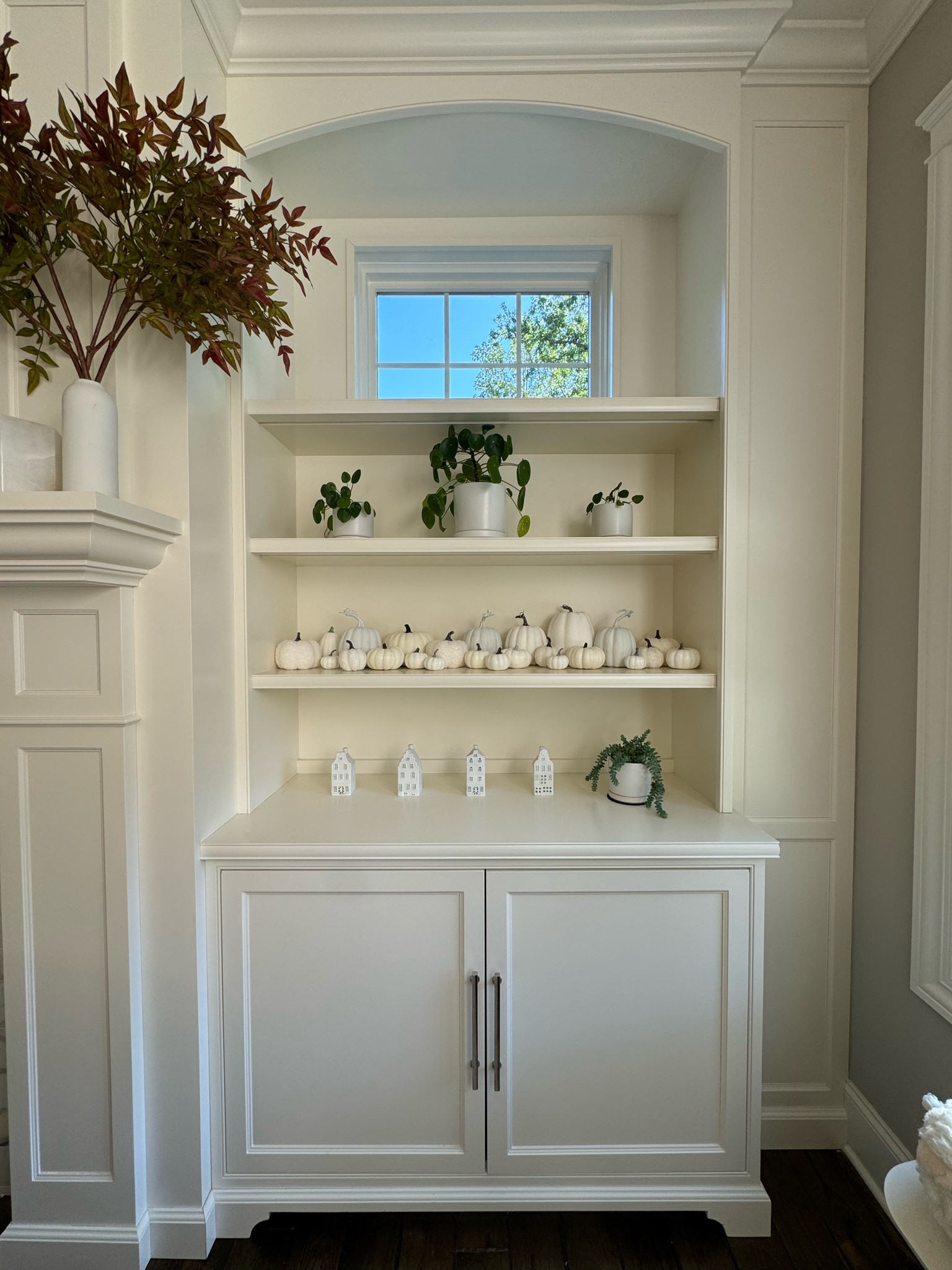 Our fall 2024 “shelf”-ie

White pumpkins, fall decor, home decor, minimal style, Halloween

#LTKFallSale #LTKHome #LTKSeasonal