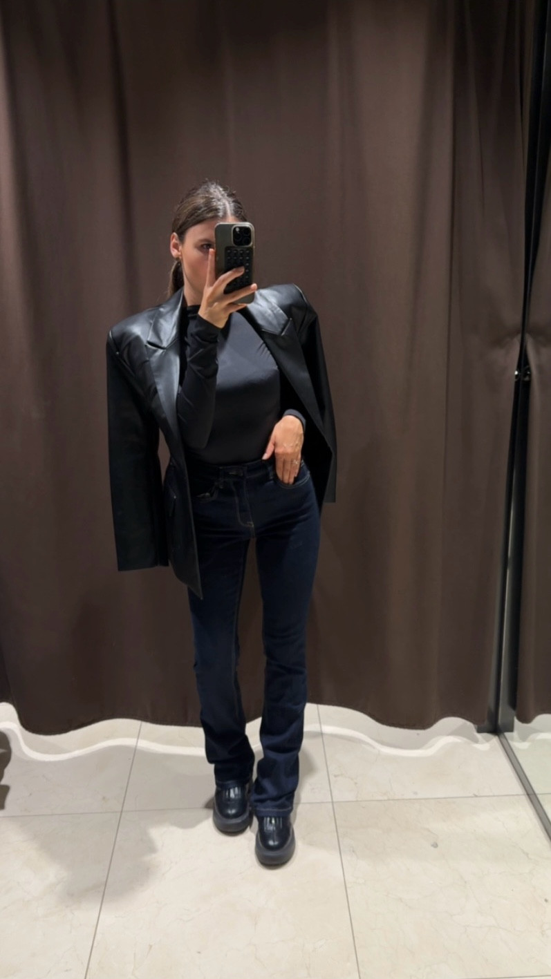 ZARA:
Jeans 7223/242
Bodysuit 5039 /494
Jacket 1255/765


#LTKootd #LTKStyleTip #LTKSeasonal