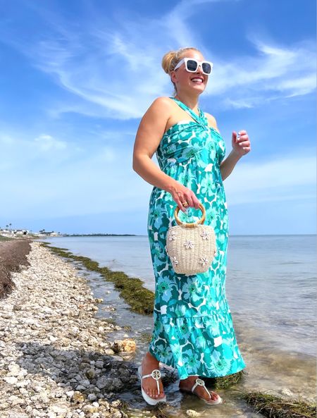 This beach halter dress has size pockets and fits true to size. I’m wearing a medium.

#amazonfashion
#maxidress
#vacationstyle



#LTKswim #LTKfindsunder50 #LTKtravel