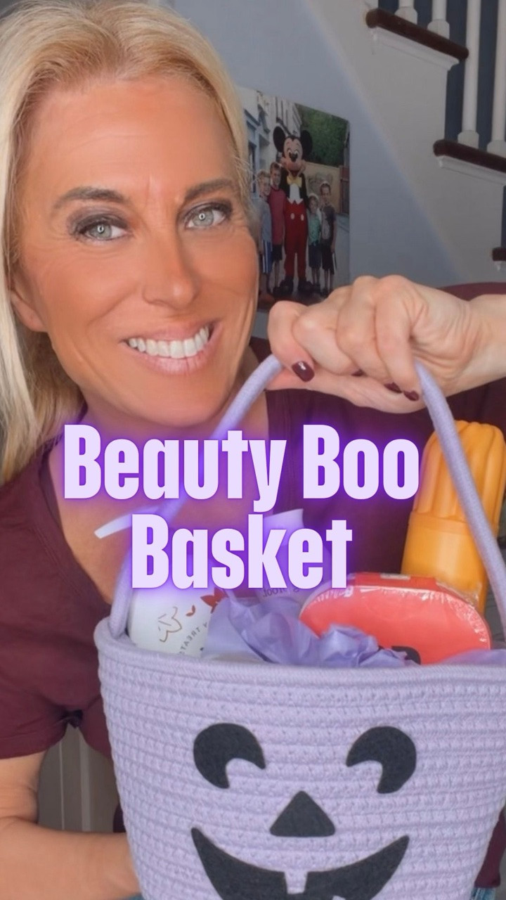 #WalmartPartner I thought it would be fun to make my sister a Halloween Beauty Boo Basket filled with all of her favorite beauty products and beauty brands. Walmart.com has an extended assortment online, more than what you’ll find in store and I got some great beauty goodies for her! You’ll be so excited to see the beauty assortment! I also think this is going to be a new tradition for me with her, it’s never too late to start something new! @Walmart #ad #walmartstyle @Walmart