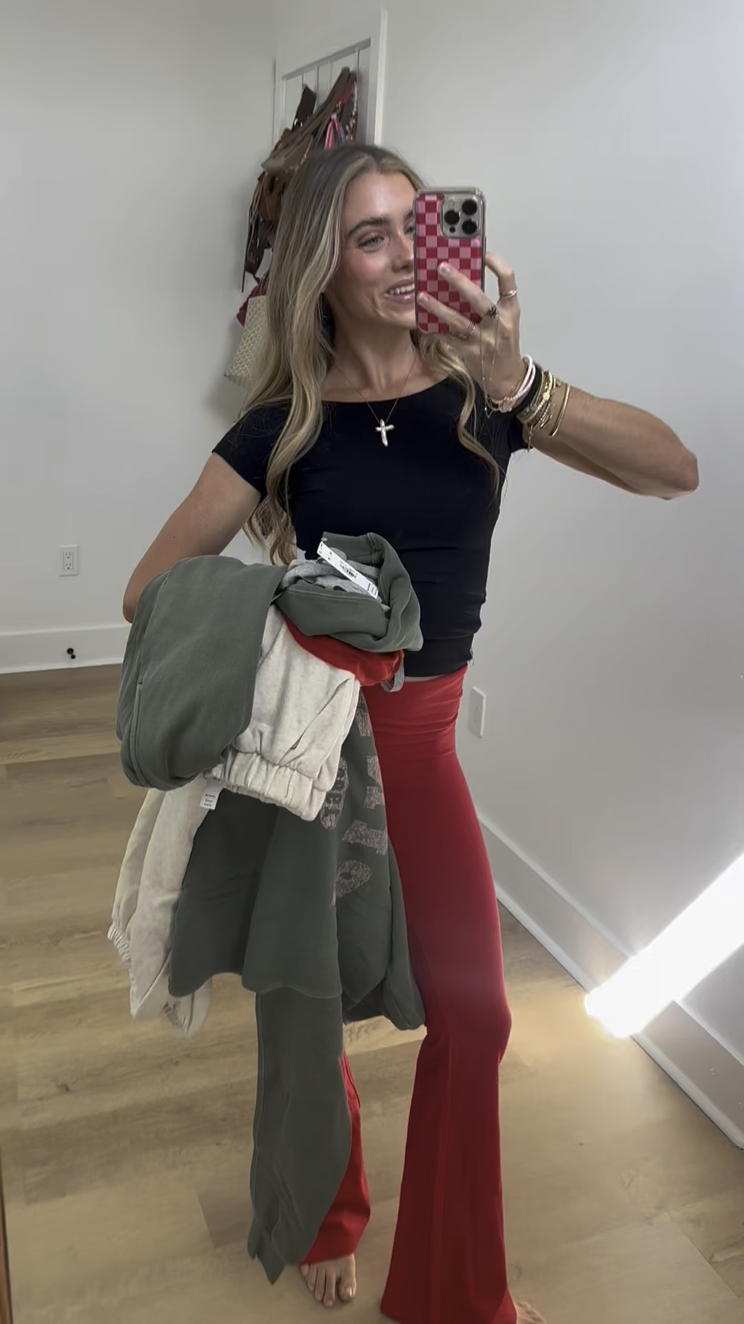 next up on the list of hauls as we inch our way closer to fall is @vspink #PinkPartner the comfiest finds and don’t even begin to ask how often I've been wearing these sweatpants. 🤭 I am 5’4” and size 25 waist and I ordered everything in size XS for reference. The sweatpants and the two piece matching sweat set was a MAJOR WIN. Of course we have to talk about the iconic flare leggings with the fold over waist. Why did I forget how comfy yet flattering these are?

What I got: Ivy Fleece Campus Sweatpants (XS Regular), Slouchy Cropped Sleepshirt (XS), All-Day Soft Ribbed Open-Back Top (XS), Ivy Fleece Oversized Sweatpants (XS), Retro Cotton Tee (XS), Cotton Henley Cami (XS), All-Day Cotton Foldover Flare Leggings (XS), Ivy Fleece Campus Full-Zip Hoodie (XS). 💓


#LTKFindsUnder100 #LTKSaleAlert #LTKFindsUnder50