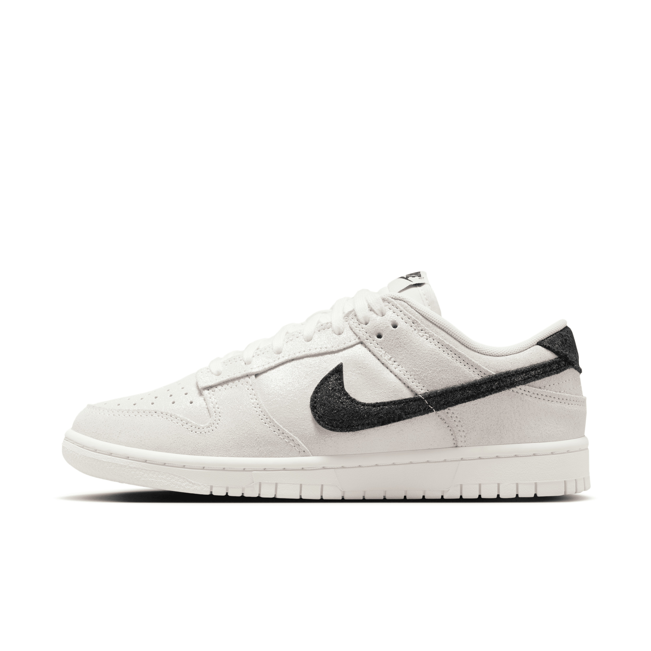 Nike Women's Dunk Low SE Shoes in White | HQ3502-100 | Nike (US)