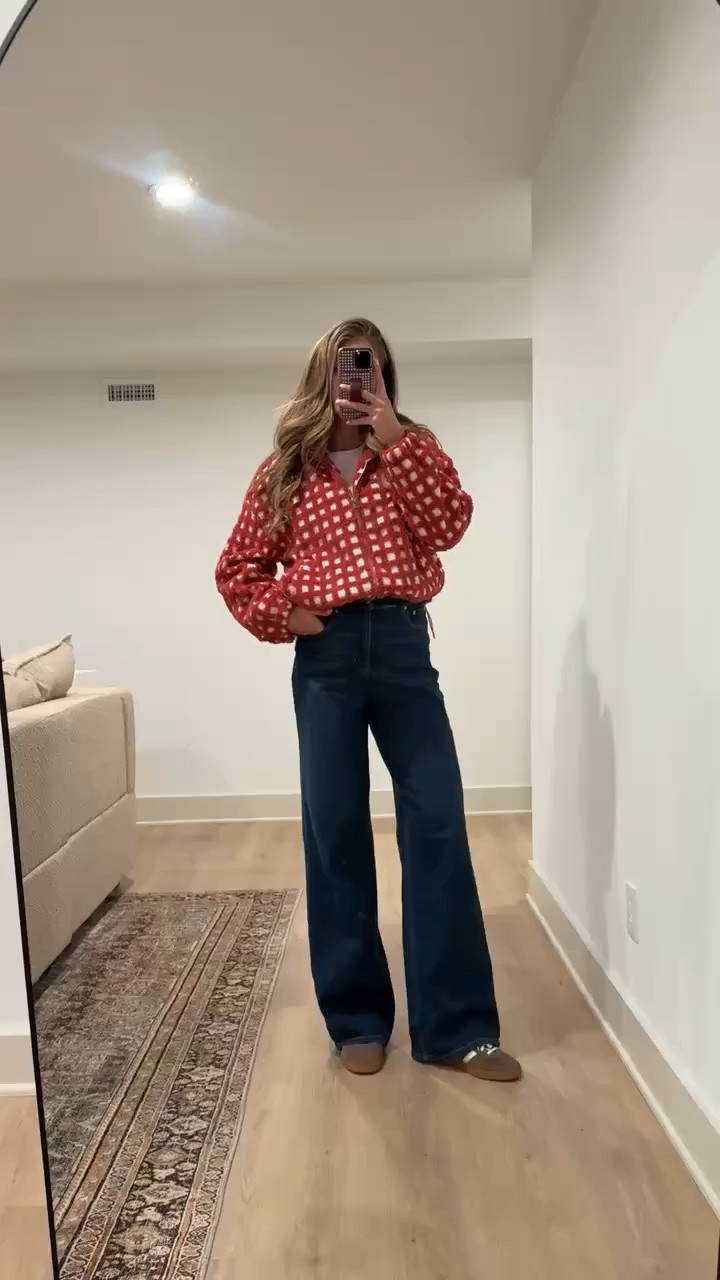 Use code TALLBLONDESPANX for 15% off of these wide leg jeans! I’m usually a small tall in the jeans but wearing size medium tall here because I was pregnant. They are super stretchy! Long inseam options and bump friendly for 1st and 2nd trimester and even parts of 3rd