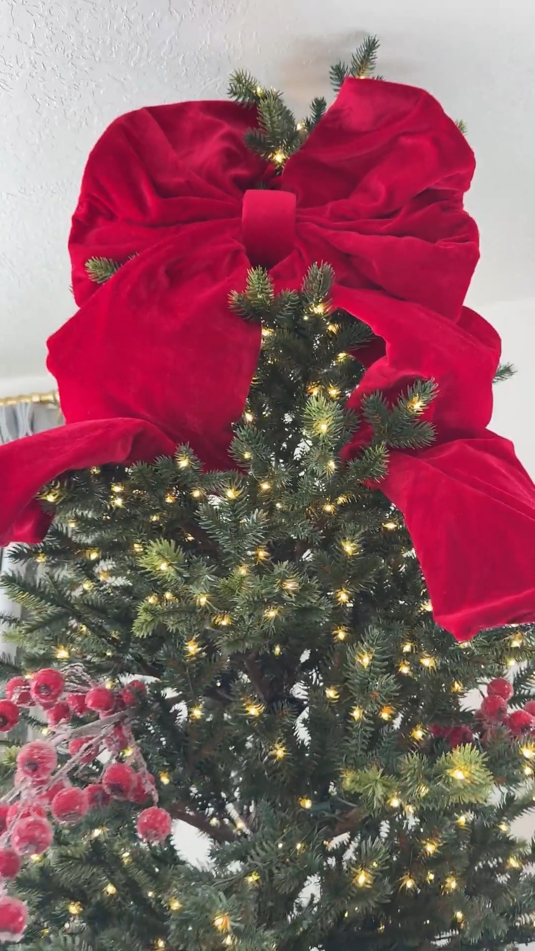 The cutest extra large bow for your holiday decor! 

#LTKHoliday #LTKHome #LTKSeasonal