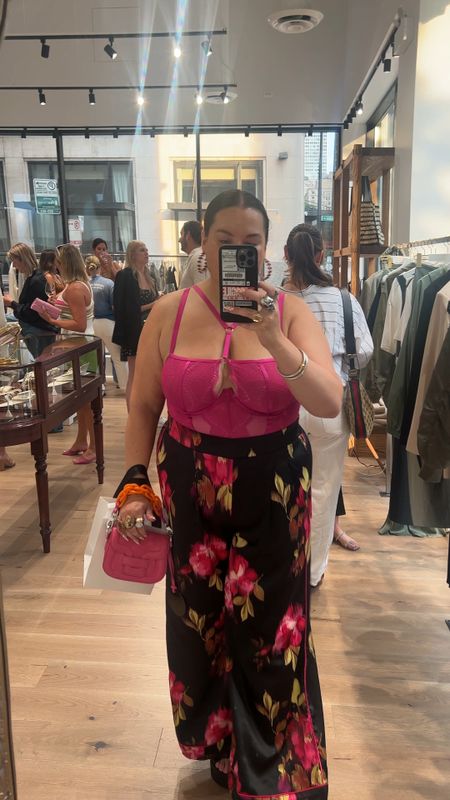 What I wore for a store opening event today. Still a bit warmer here, so opted for no matching jacket 

Bodysuit: wearing a Torrid size 1 
Pants: wearing a Torrid Size 0 
Shoes: Torrid size 7 

#LTKcurves