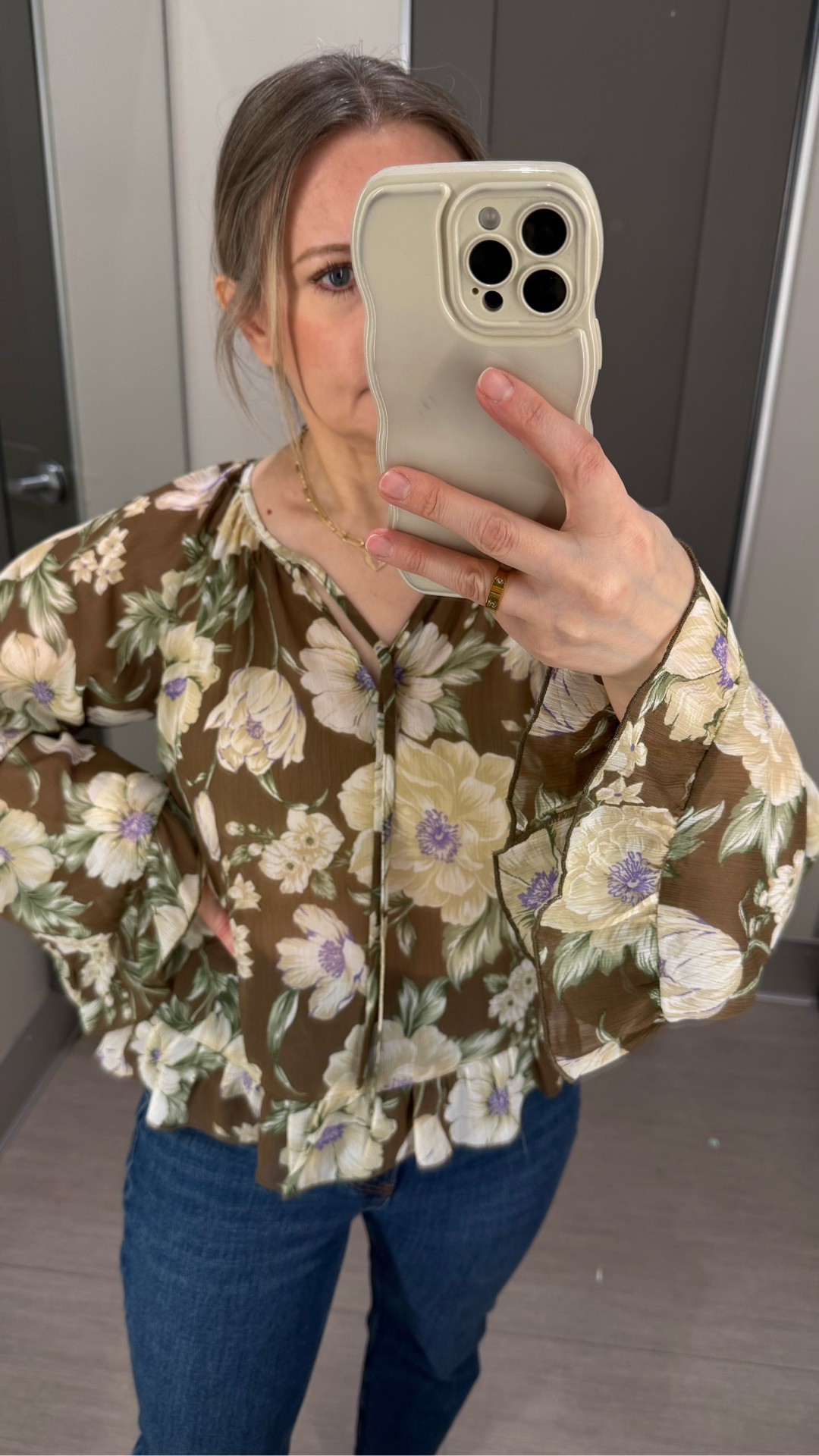 This blouse is perfect for spring and summer. It’s lightweight, flowy, and wrinkle-resistant. I’m wearing a size XS petite. It’s currently on sale for 40% off. 



Floral blouse #LTKMothersDay #LTKFestival

#LTKOver40 #LTKWorkwear #LTKSeasonal