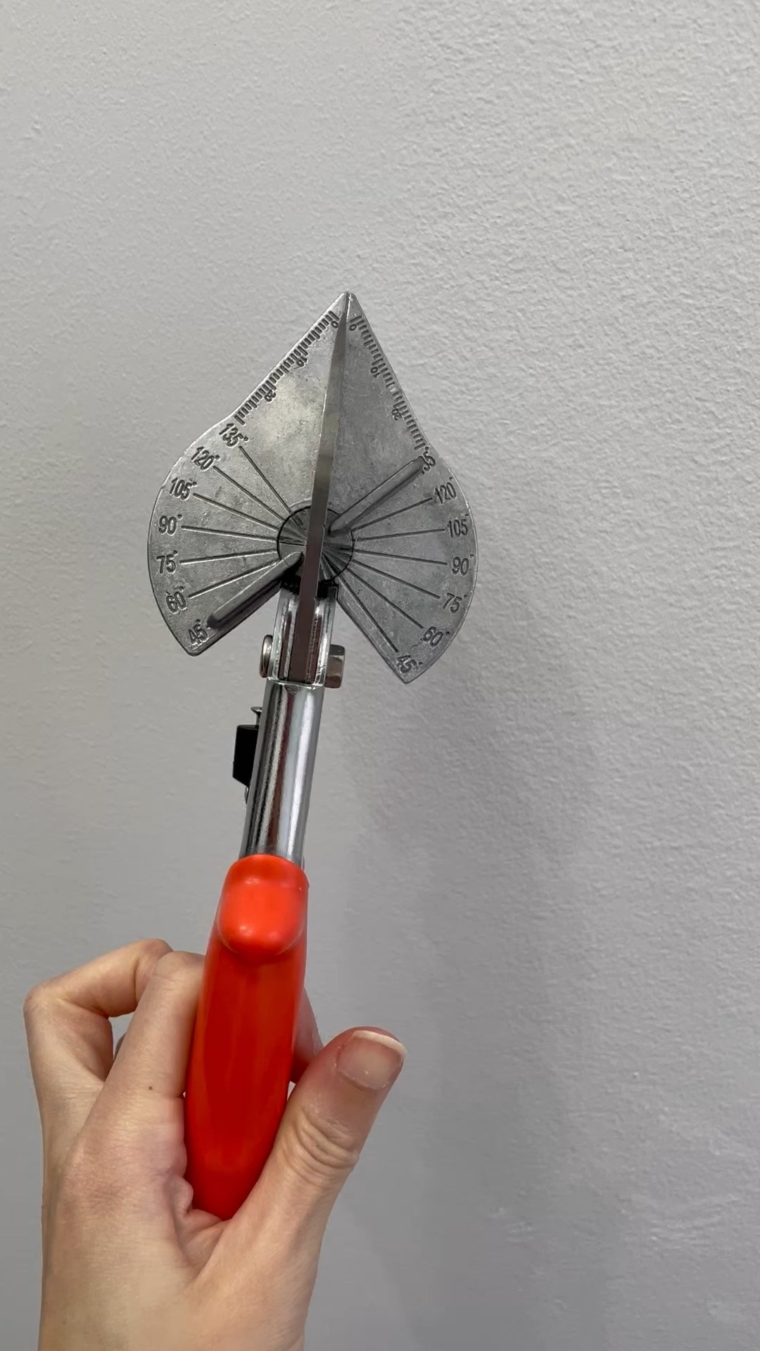 Miter Shear 
Tools
Affordable DIY tools 