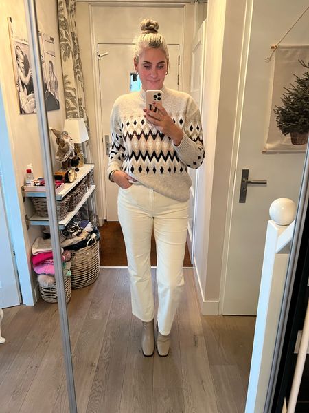 Outfits of the week

Winter white outfit with a fairisle sweater and beige corduroy cropped trousers and taupe leather booties. 

Sweater S
Pants M/32"

#LTKeurope #LTKstyletip #LTKSeasonal
