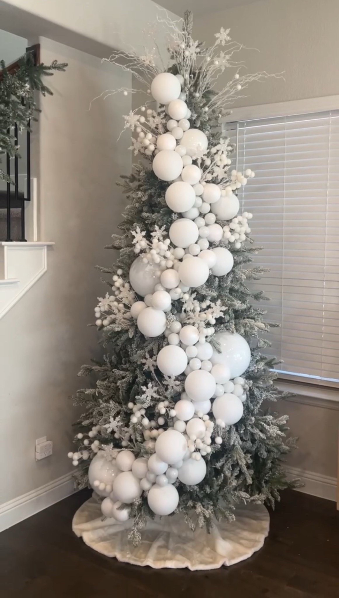 One last time to admire this tree🎄🥹

Christmas, Christmas tree, Christmas tree inspo, timeless Christmas tree, Mallory Lee Richardson 

#LTKHoliday #LTKSeasonal #LTKHome