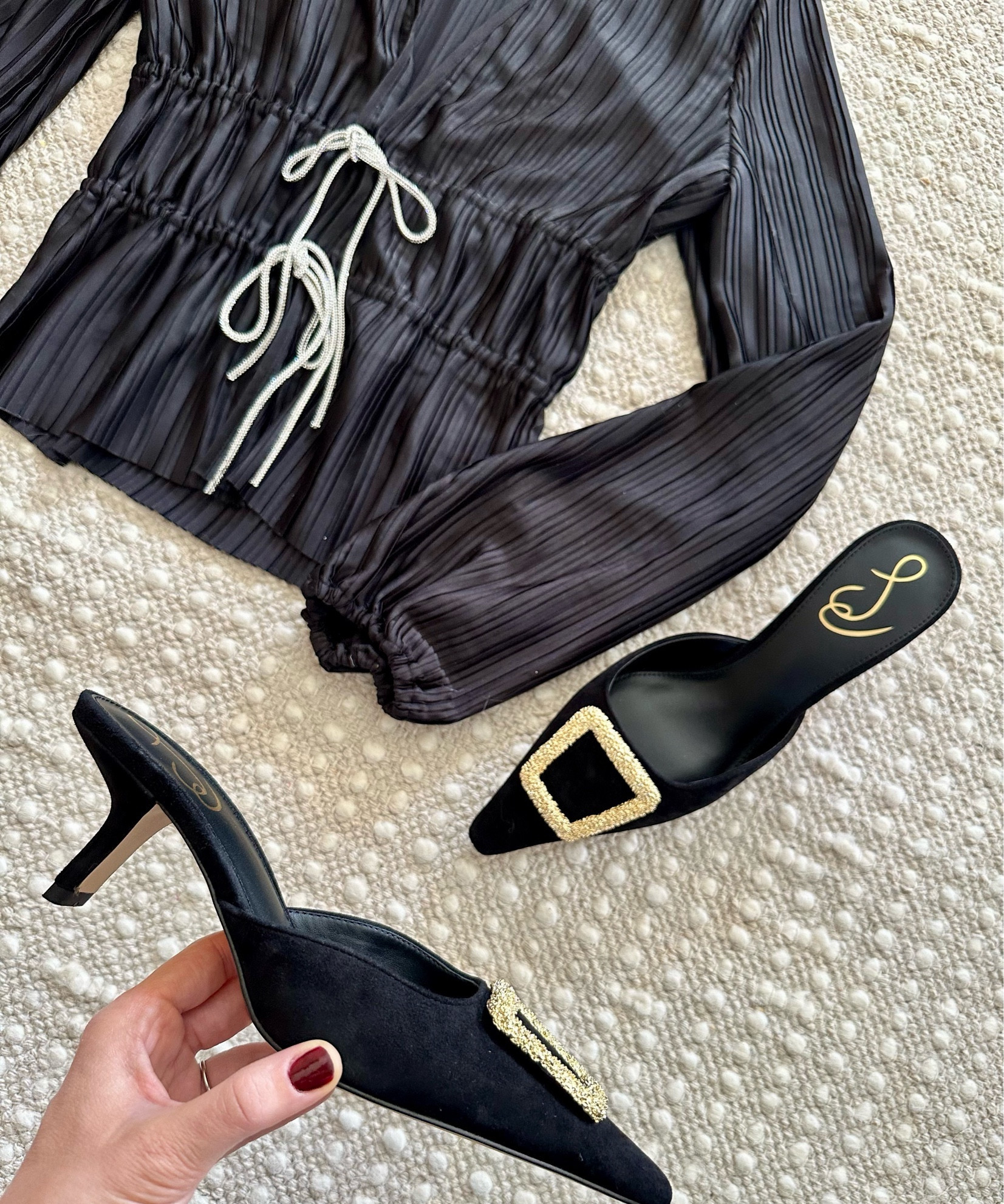 Suede mules. These look good with everything from jeans to dresses.

Winter shoes
winter fashion 
Winter outfits  
#ltkseasonal
#ltkover40
#ltkfindsunder100
#ltku
#ltkholiday

#LTKshoecrush #LTKwedding #LTKparties