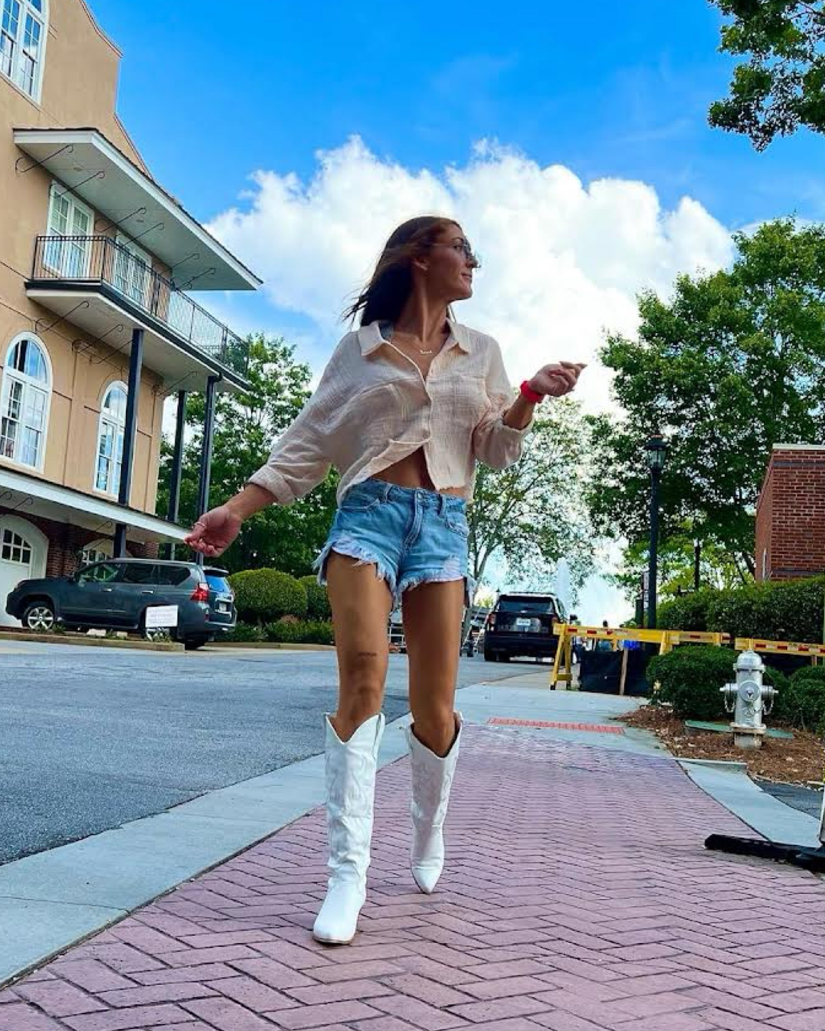 Who knew white boots could go with anything..

#LTKCon #LTKFallSale #LTKNYFW