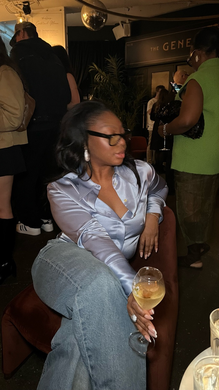 New in… But wear it FOREVER!!
Get ready with me for an evening out in London! The agreed ‘dress code’ was smart casual, so it was the perfect time to wear my NEW pieces from the @marksandspencer x @16arlington collaboration! *Gifted Pr

The stunning satin shirt (with the classic 16 Arlington collar) and oversized Cashmere jumper are STUNNING staple pieces that I see myself wearing for years and years… as well as these statement chunky rhinestone earrings and ring - which also come in solid gold-plated and Silver.

What do you think of my look?

- Blue satin fitted long sleeve shirt 
- Pure cashmere grey oversized jumper 
- Rhinestone earrings and ring
@marksandspencer x @16arlington 
- Drawstring trousers @marksandspencerstyle 
- White slingback heels @reserved
- Grey Long coat @tuclothing 
- Angel perfume @muglerofficial 
- Body glow @patrickta At @cultbeauty 
- Gloss bomb @fentybeauty (NEW Gimme space)

#getdressedwithme #midsizefashion #smartcasualstyle @lorealgroupe @seen_group

#LTKeurope #LTKmidsize #LTKuk