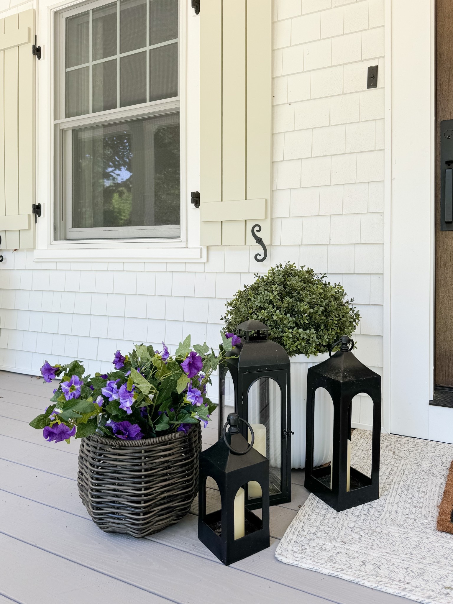 Summer Front Porch

Home  home decor  home favorites  spring front porch  spring home decor  seasonal decor  wreath  planters  area rug  coastal home

#LTKSaleAlert #LTKFindsUnder50 #LTKHome