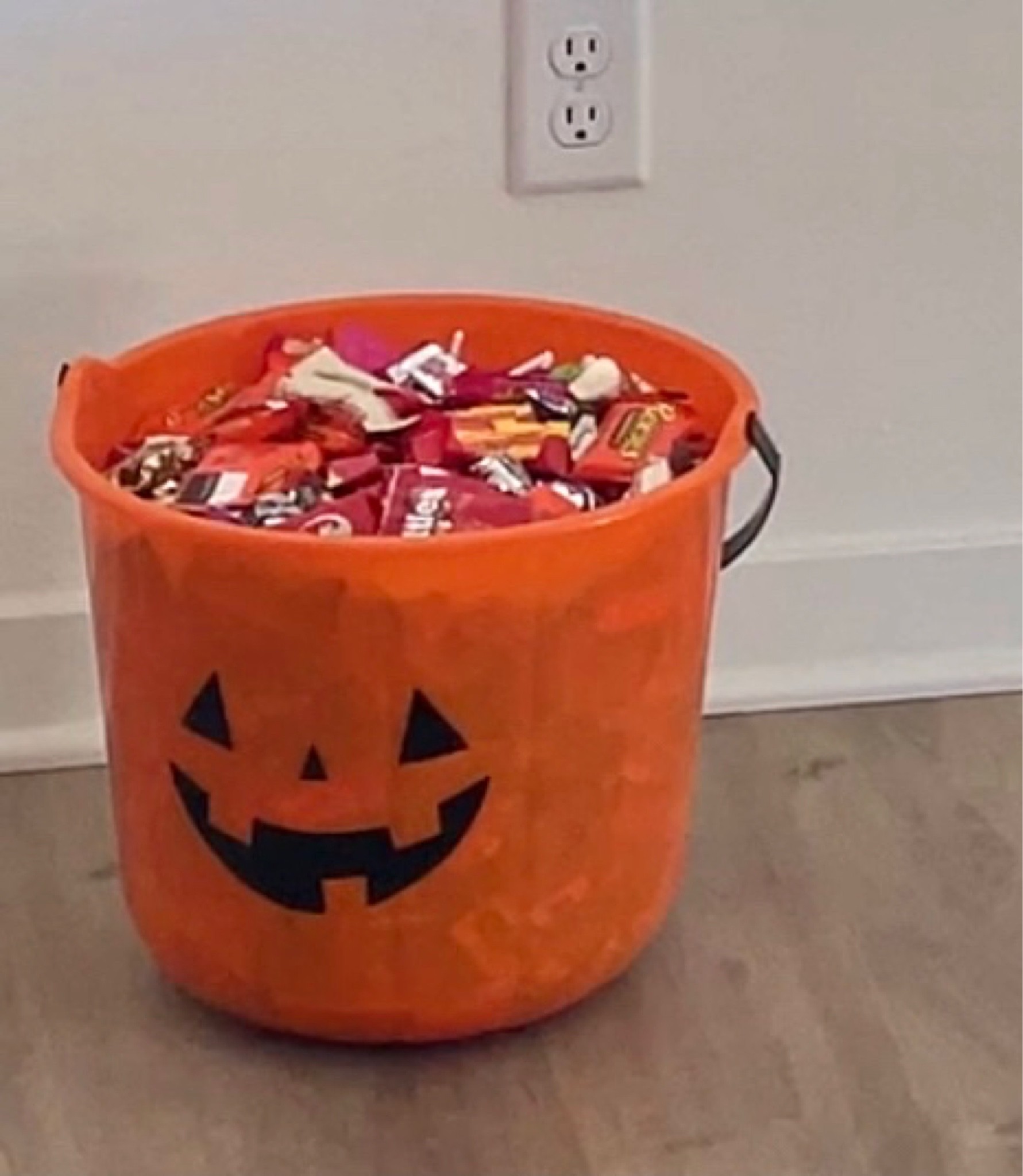 #pumpkin #pumpkinbucket #jumbopumpkin #jumbopumpkinbucket #candybucket #halloween #holiday #candybucket

#LTKSeasonal #LTKHalloween #LTKHoliday