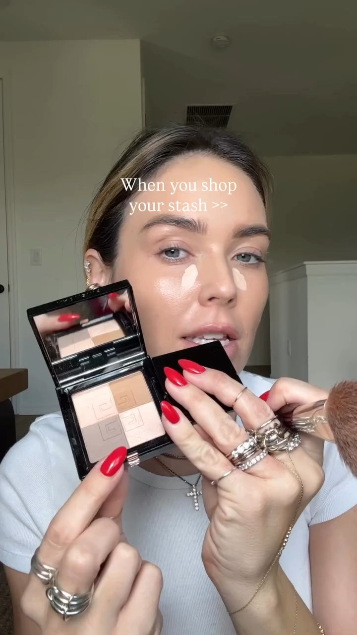 Cool toned bronzer search is over bc this is airbrushed thank u 

I love an accidental clutch find when you shop your own makeup stash @givenchybeauty prisme libre bronzer in 001