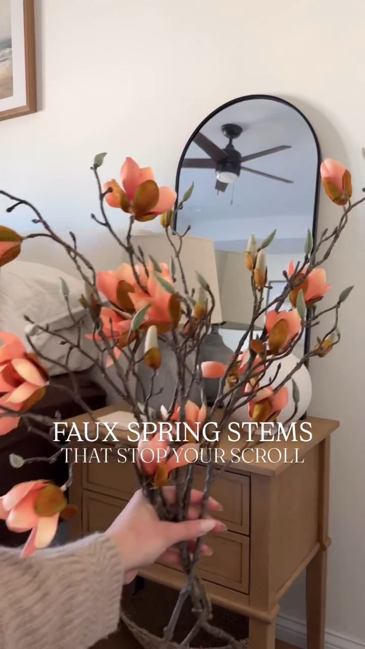 These magnolia stems are stealing my heart this year 😍 the woodsy stems so realistic versus looking completely plastic and they give a perfect touch of color even for a neutral bedroom.

🔗 comment SHOP and I’ll send you the link! 

#neutralhome #springdecor #homedecor #springflorals #fauxstems
