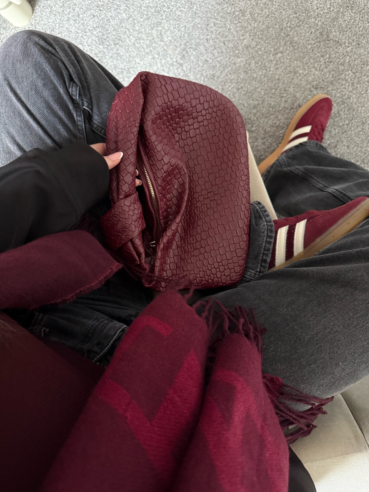 Burgundy moment 🍇✨ #burgundy #spezials #darkcherry #adidas #zarajeans

#LTKautumn #LTKeurope #LTKuk