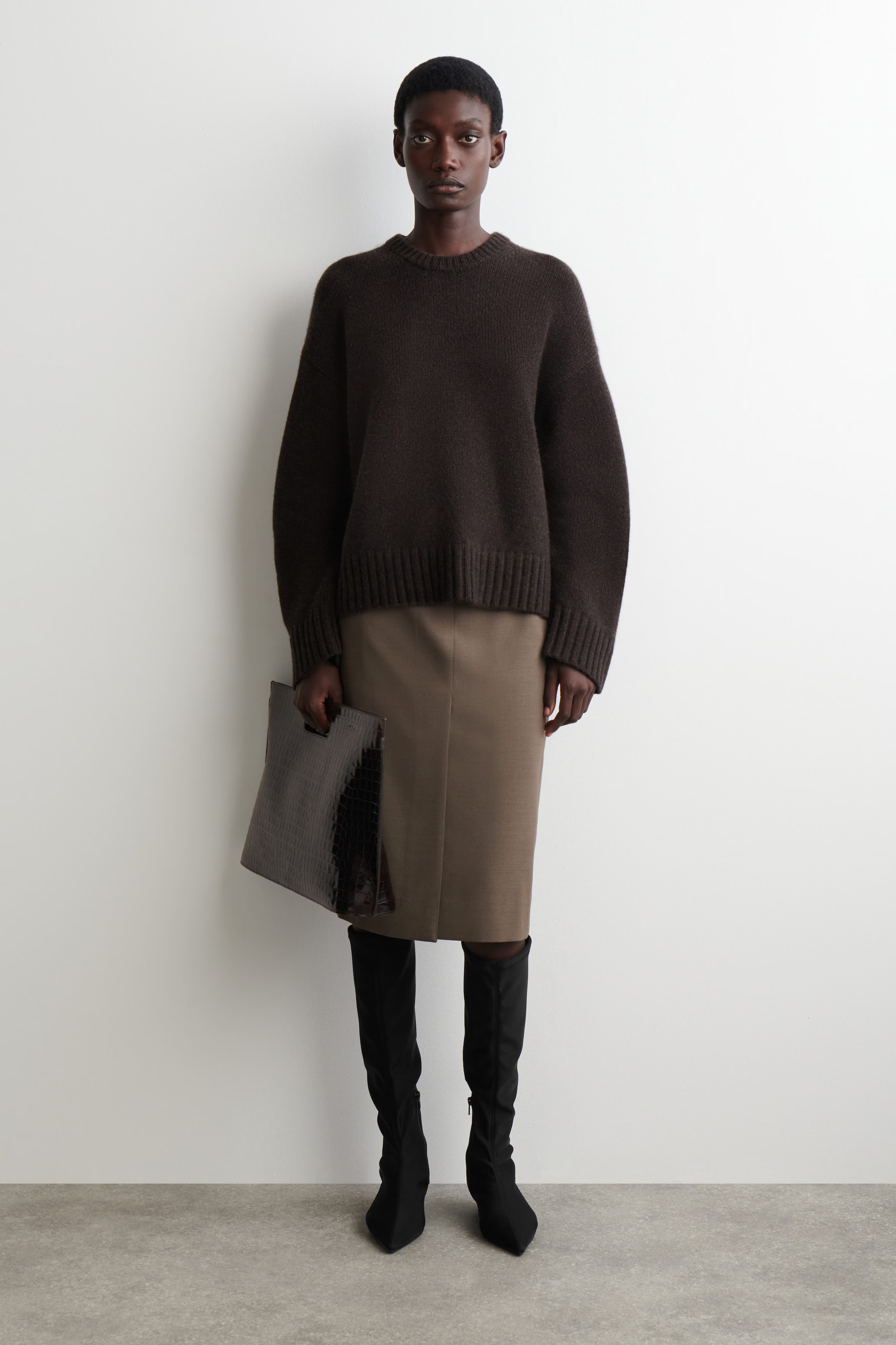 GROBSTRICKPULLOVER AUS KASCHMIR - DUNKELBRAUN | COS DE | COS (EU)