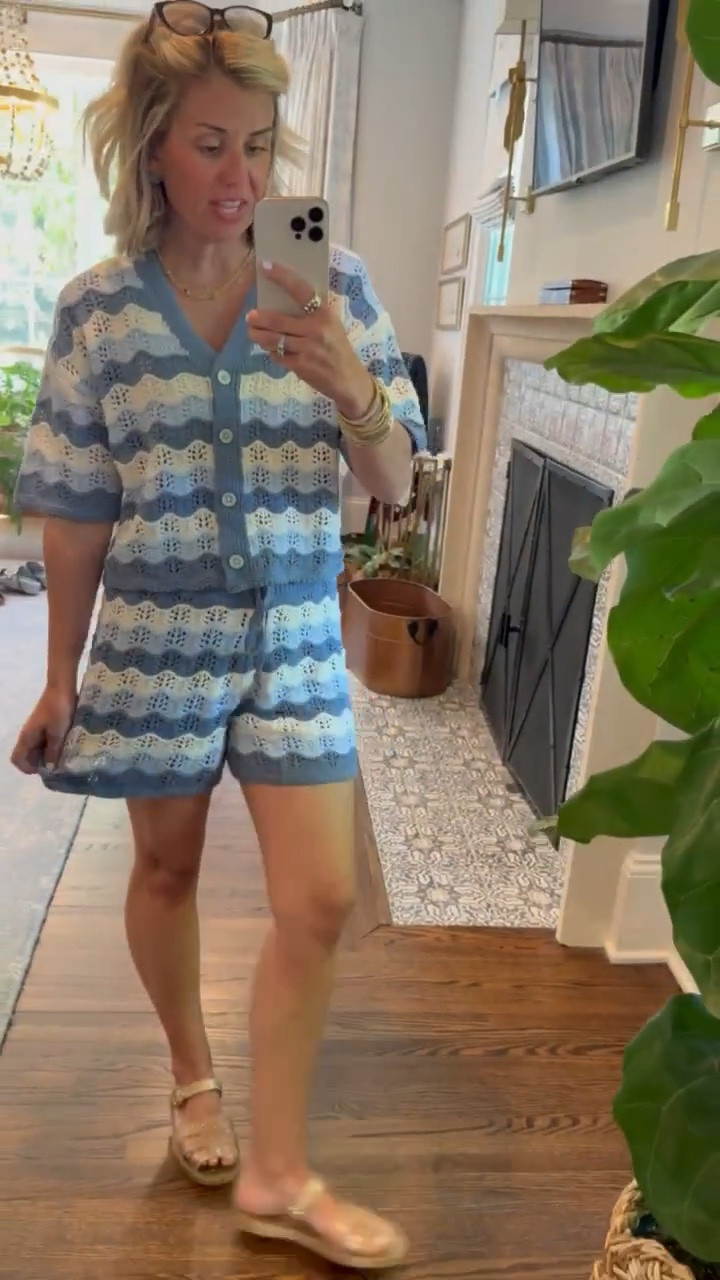 The cutest set that I’ve been wearing lately! I paired it last week with my half zip from Spanx and how cute would the top be with white jeans?? 
Top - xs
Shorts- medium 
Shoes - 8 
*use mixandmatchmadness at Loopy
*use Catherine20 at A+B

#LTKmomlife #LTKootd #LTKdayinmylife #LTKActive