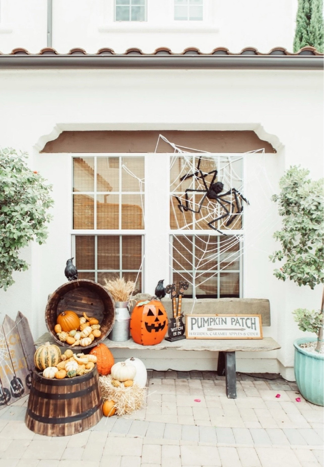 Spooky season is upon us! Get your entryway ready to BOO👻

#LTKHalloween #LTKHome #LTKHoliday