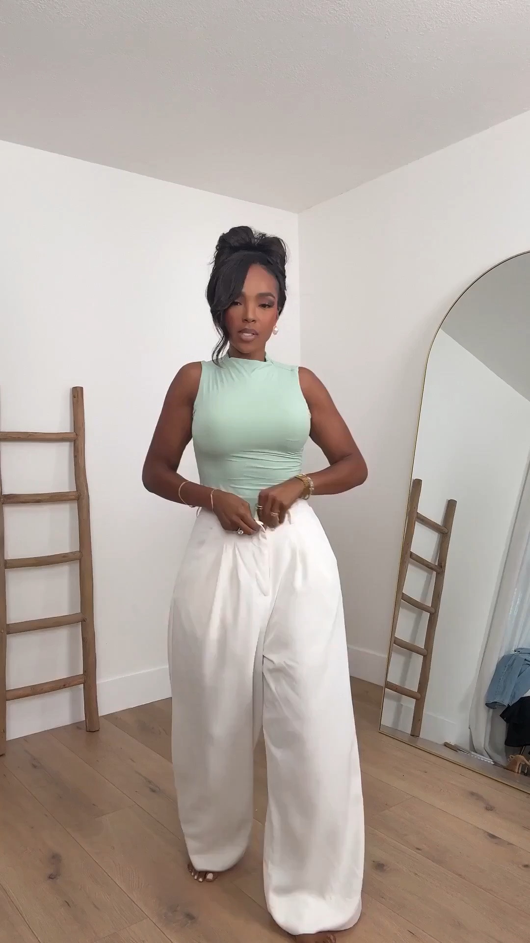 NEUTRALS THAT ALWAYS LOOK EXPENSIVE 🤎

This is the kind of outfit that makes getting dressed EASY. A fitted neutral top + flowy wide-leg trousers gives that effortless, polished look that works for brunch, dinner or an elevated everyday outfit.

fall outfits, date night outfits, business casual workwear, fall fashion hauls, neutral fall outfits

Wearing: Size Small | 5’4” | 140 lbs | 34D-27-40

📲 Download the FREE LTK app & follow me (@kirasfashionfinds) to shop all my daily finds.

#LTKStyleTip #LTKPetite 

The way the fabric holds its shape when moving shows how to keep a look loose without strain. This fit works best when you let the movement guide the form. #LTKstyle
