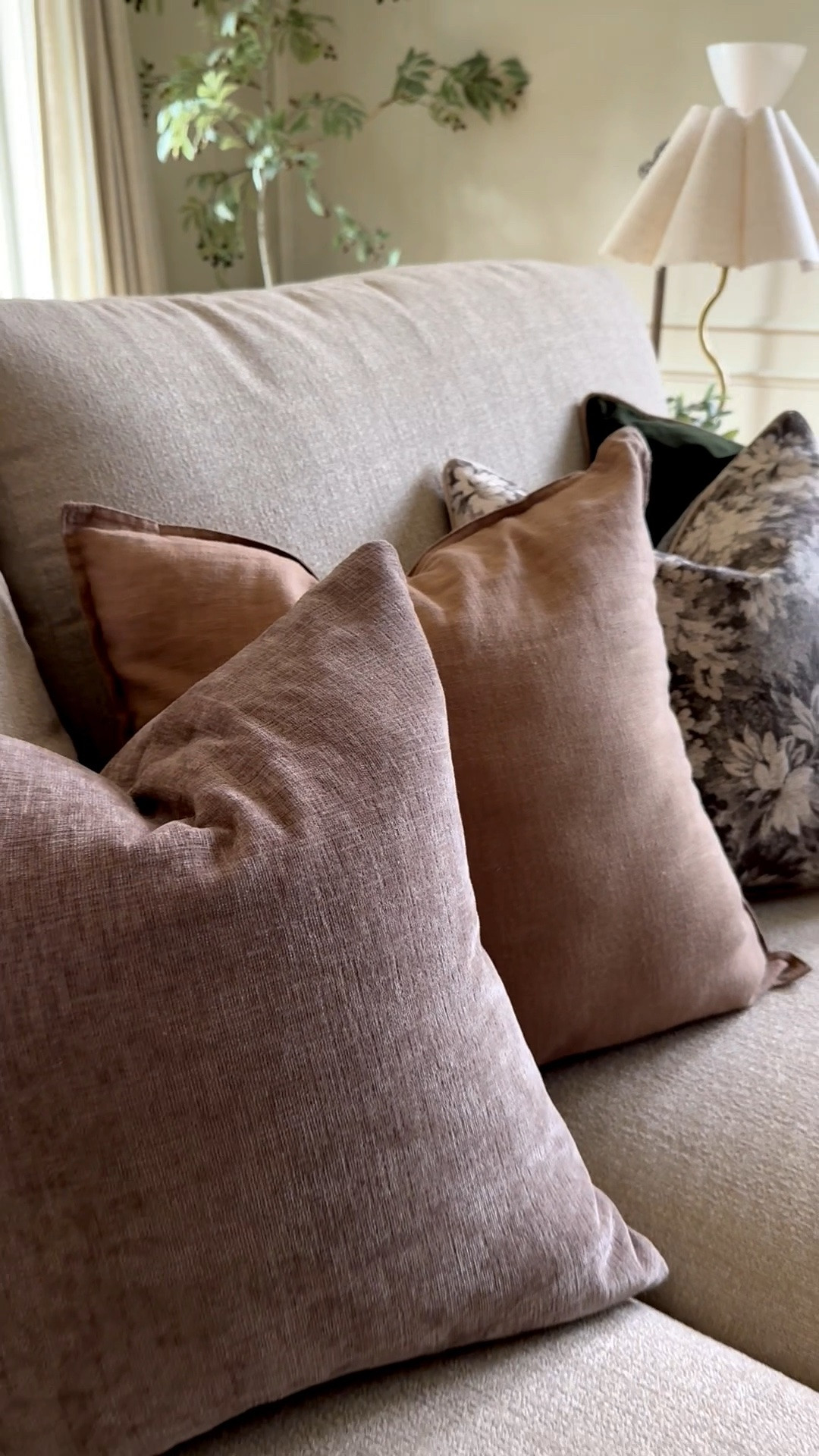 Here are all my favorite pillow covers to add for that little pop of color change to bring in a fall mood.