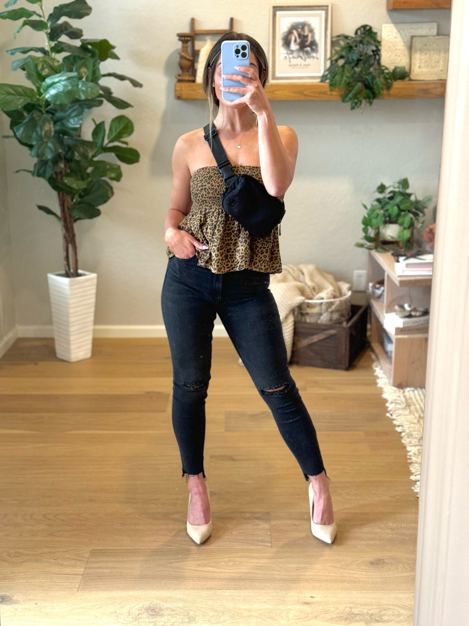 Channeling my inner cheetah girl with this fit okayyyy!!! 🐆🤎 Jeans are HIGH STRETCH 

Top: S
Jeans: 27 

#LTKStyleTip