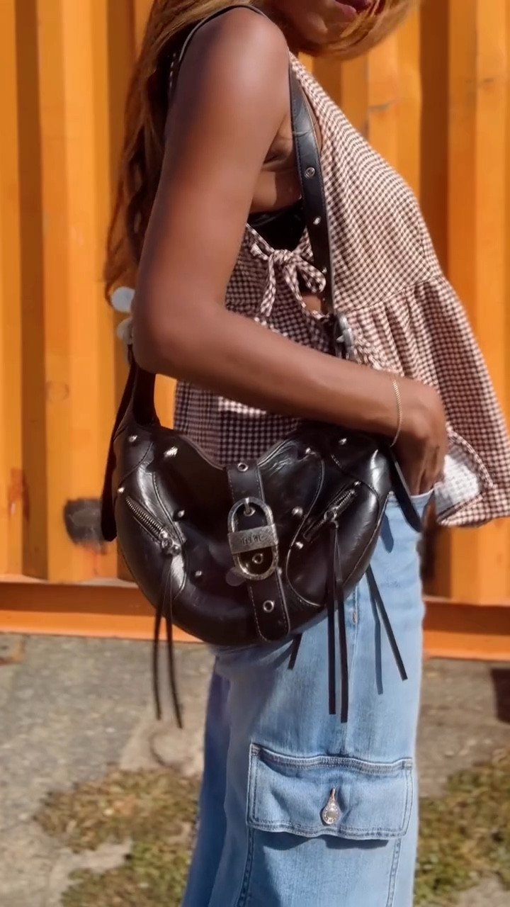 What I Wore To Drop My Kids Off: Day 3 🧡 🙌🏽

Jeans and a top for the win! This jeans are some of my favorite easy to throw on and go with anything. 

Outfit and accessories are posted and linked for you Muses on my @shop.ltk 
.
.
.
.
.
#momswithstyle #californiamom #momlifeunfiltered #stylereels #stylereel #affordablestyle #ltkfashion #grwmreel #styleseries #outfitoftoday #outfitselfie #vacaville #bayareablogger