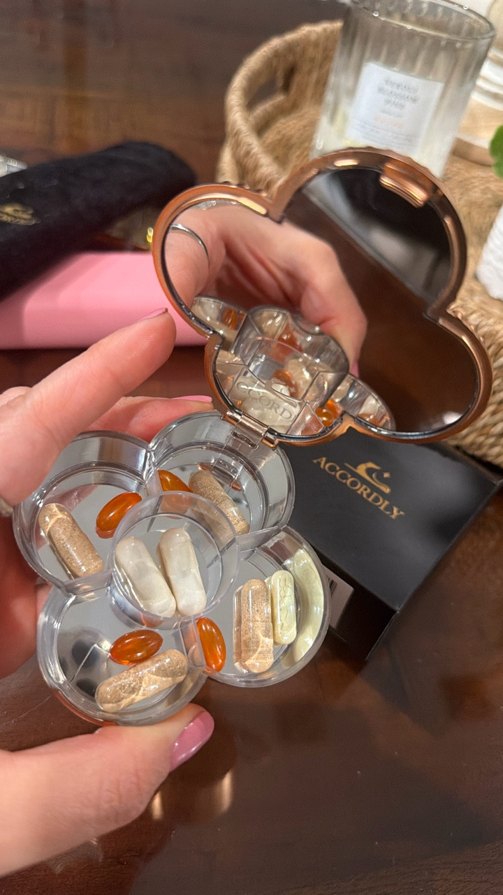 It looks like a jewelry case… but it’s my pill box 💎💊
Obsessed is an understatement ✨

The cutest way to keep my daily vitamins organized — perfect for my bag + travel days 🤍

Comment “PILL BOX” and I’ll send you the link 💌

#ltkfinds #amazonfinds #purseessentials #thatgirlvibe #aestheticfinds