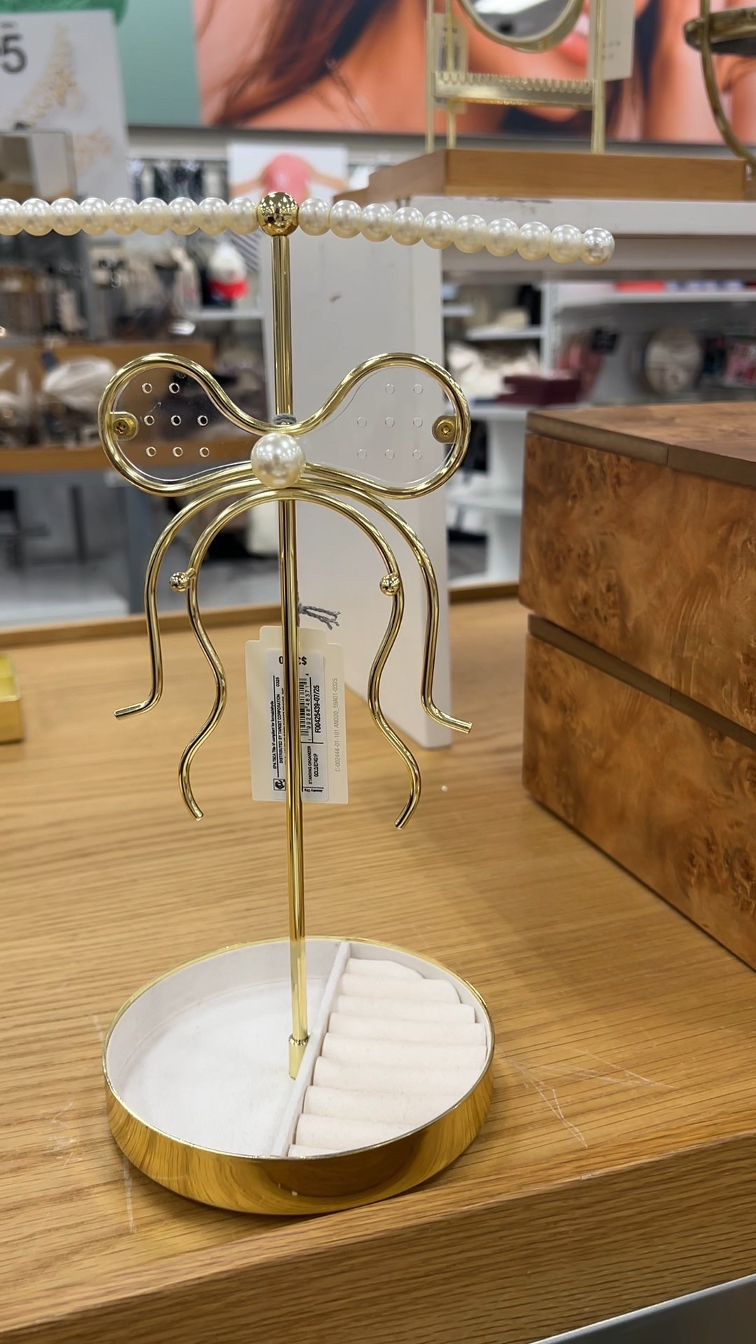 Bow jewelry holder, pearl jewelry holderr

#LTKFindsUnder50 #LTKFindsUnder100