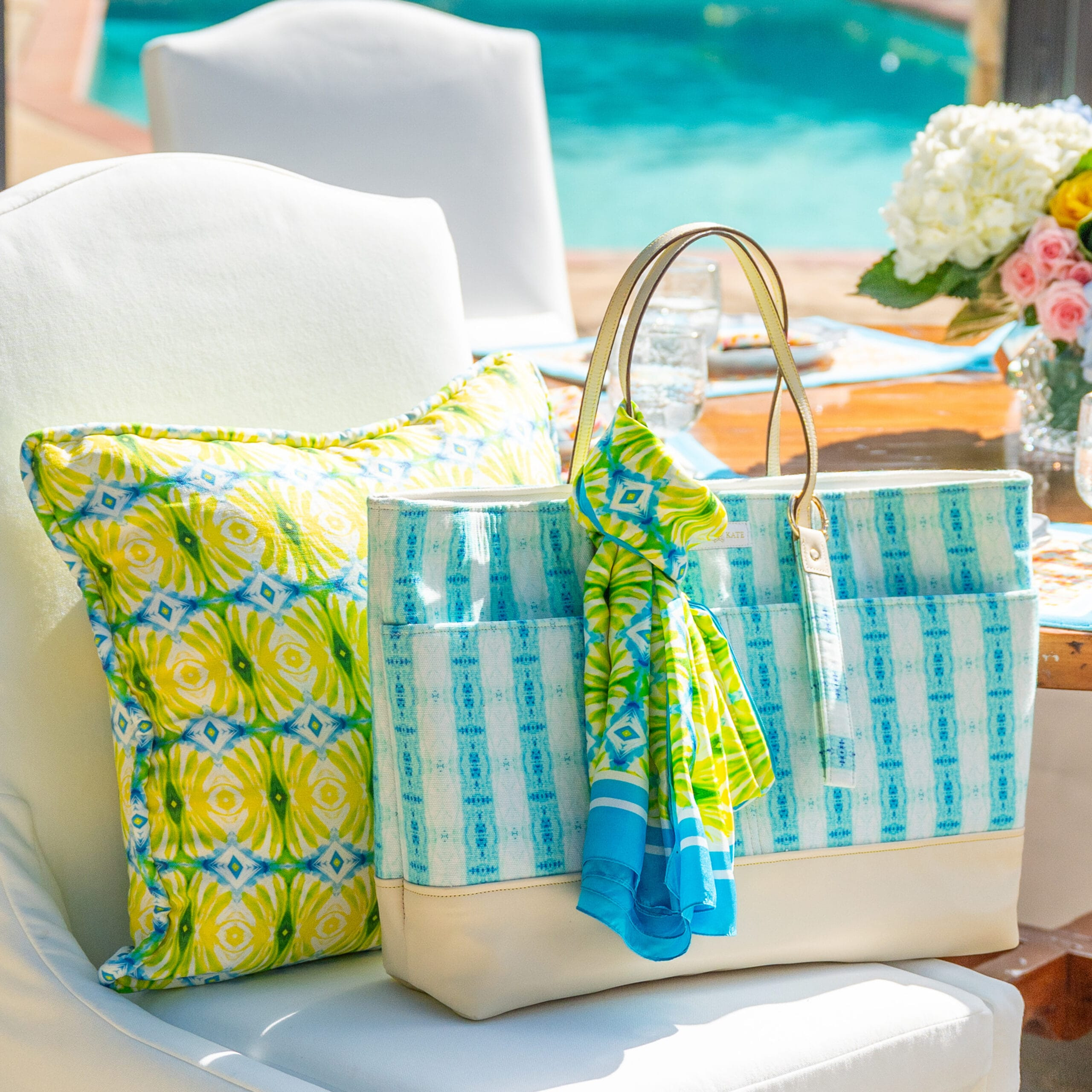 Island Tropical Blue Original Tote with Leather Base - EVELYN & KATE | EVELYN & KATE (US)