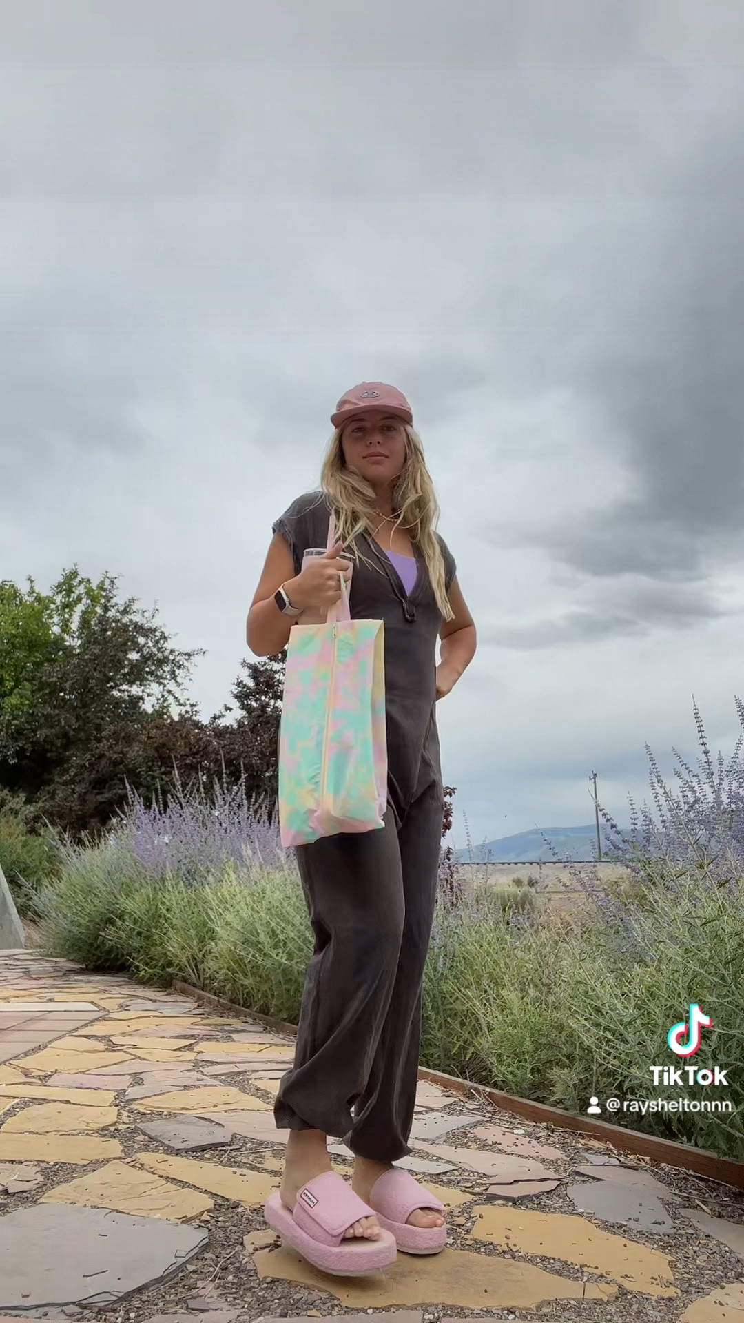 as soon as this romper comes out of the wash it goes straight on my body (size down!!!) 